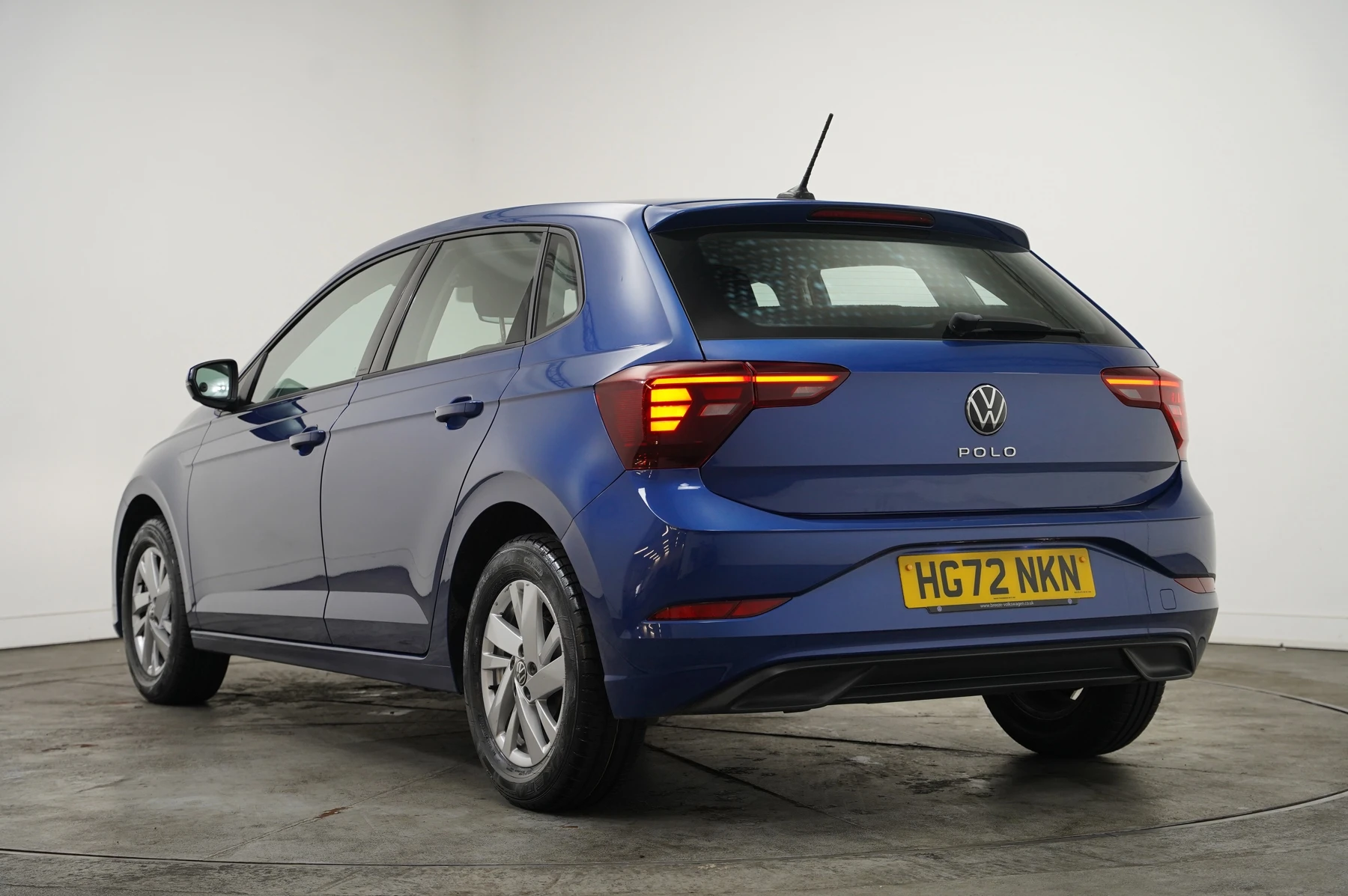 Volkswagen-Polo-image-2