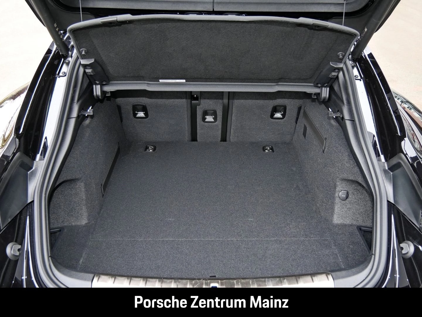 Porsche Taycan Sport Turismo Black Edition NW ZUM HAUSPR black edition
