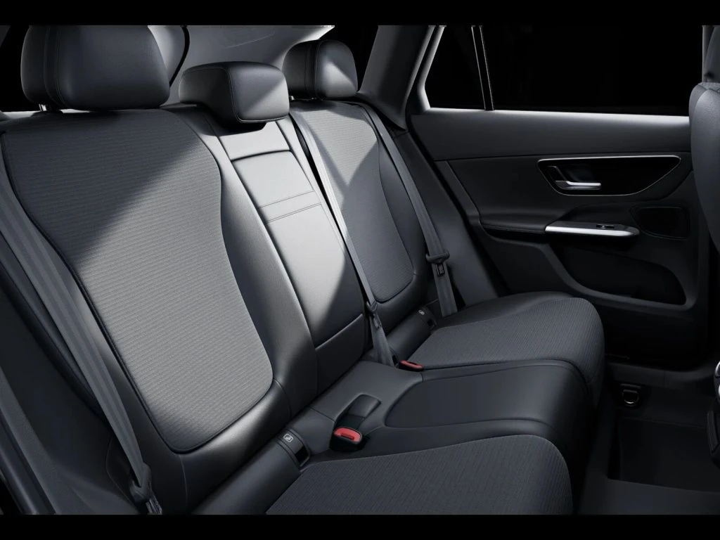 Mercedes-Benz-GLC 220 d-image-11