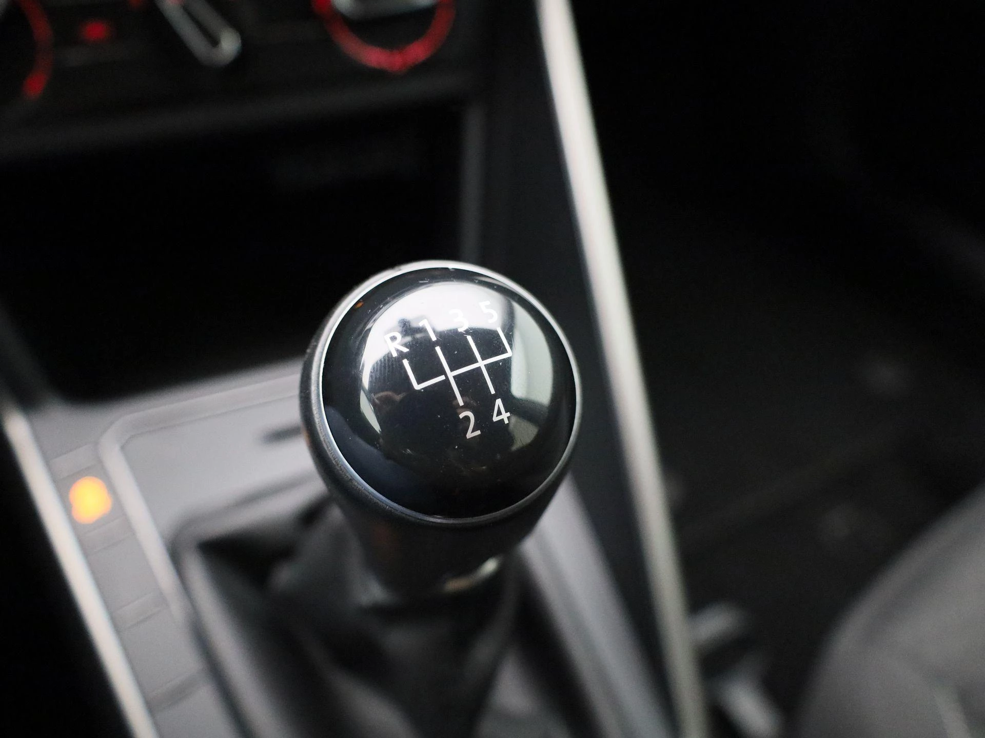 Volkswagen-Polo-image-19