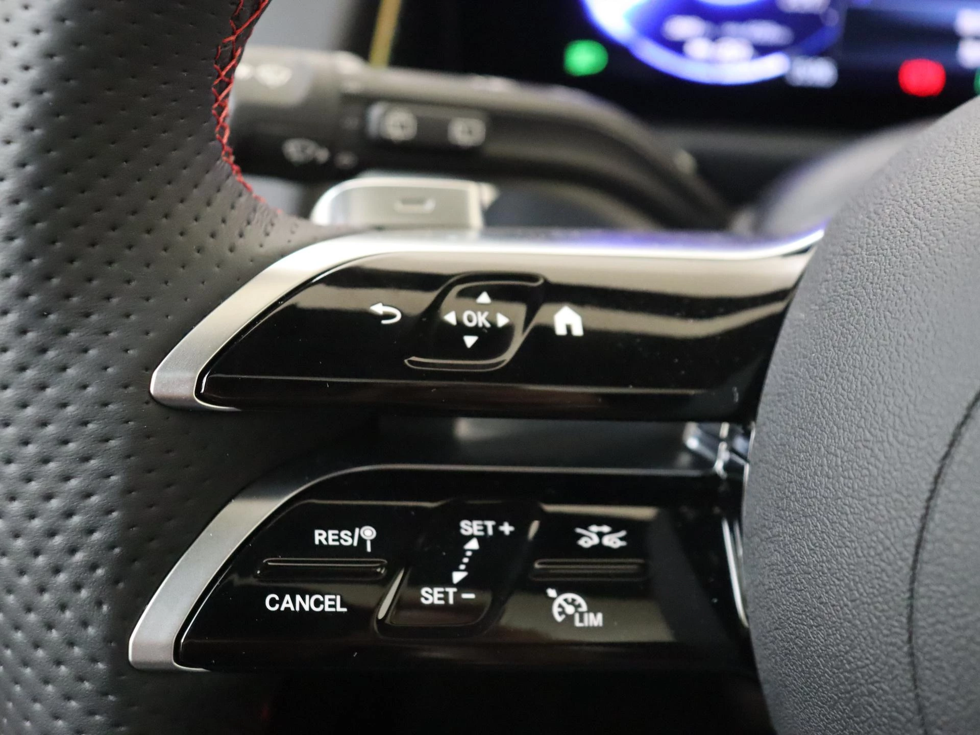 Mercedes-Benz-EQB-image-13