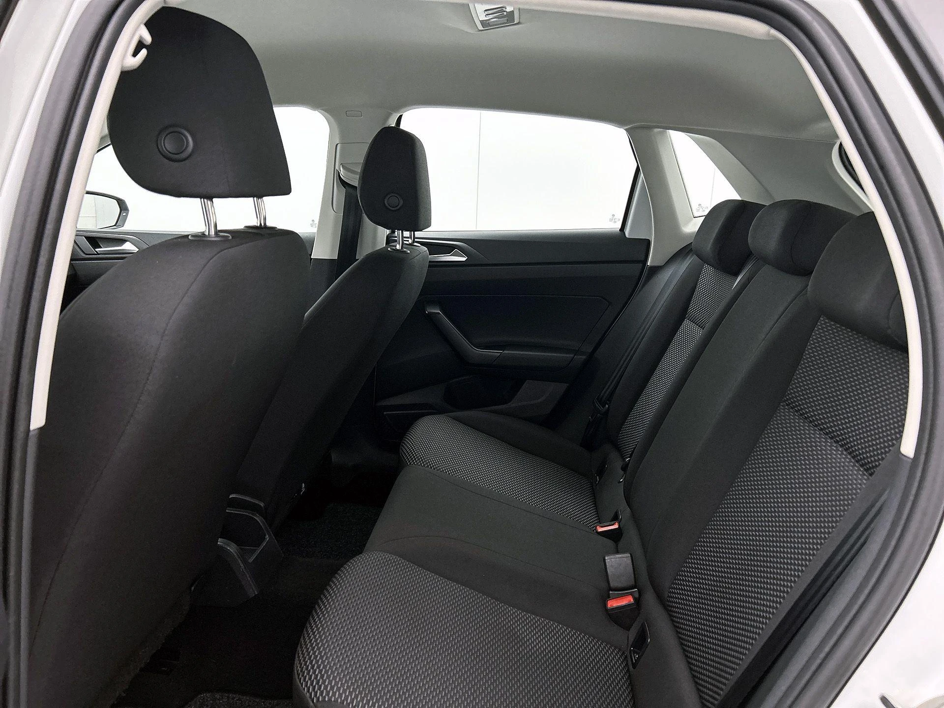Volkswagen-Polo-image-25