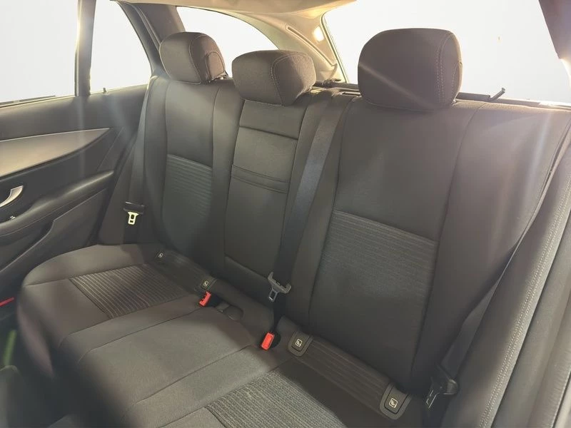 Mercedes-Benz E-Klasse 220 T d AVANTGARDE KAM PANO SHZ STANDHZG MBUX AVANTGARDE