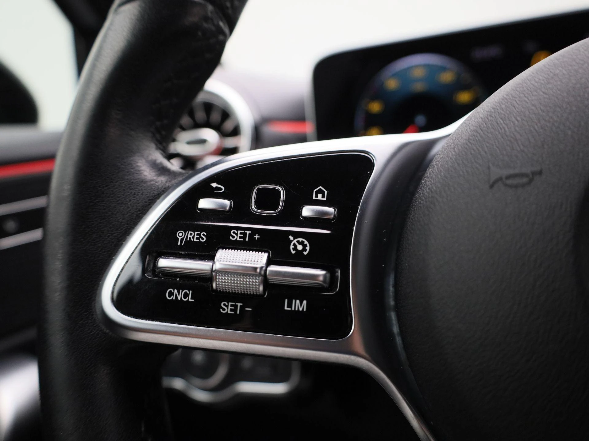 Mercedes-Benz-A-Klasse-image-16