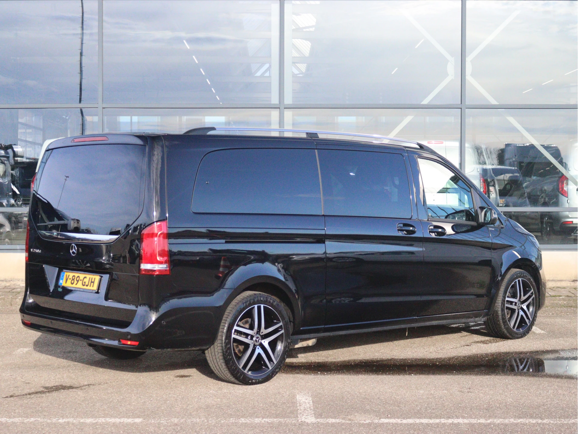 Mercedes-Benz-V-Klasse-image-1