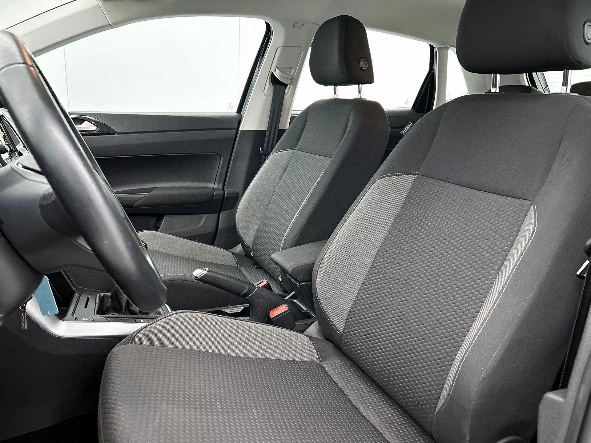 Volkswagen-Polo-image-27