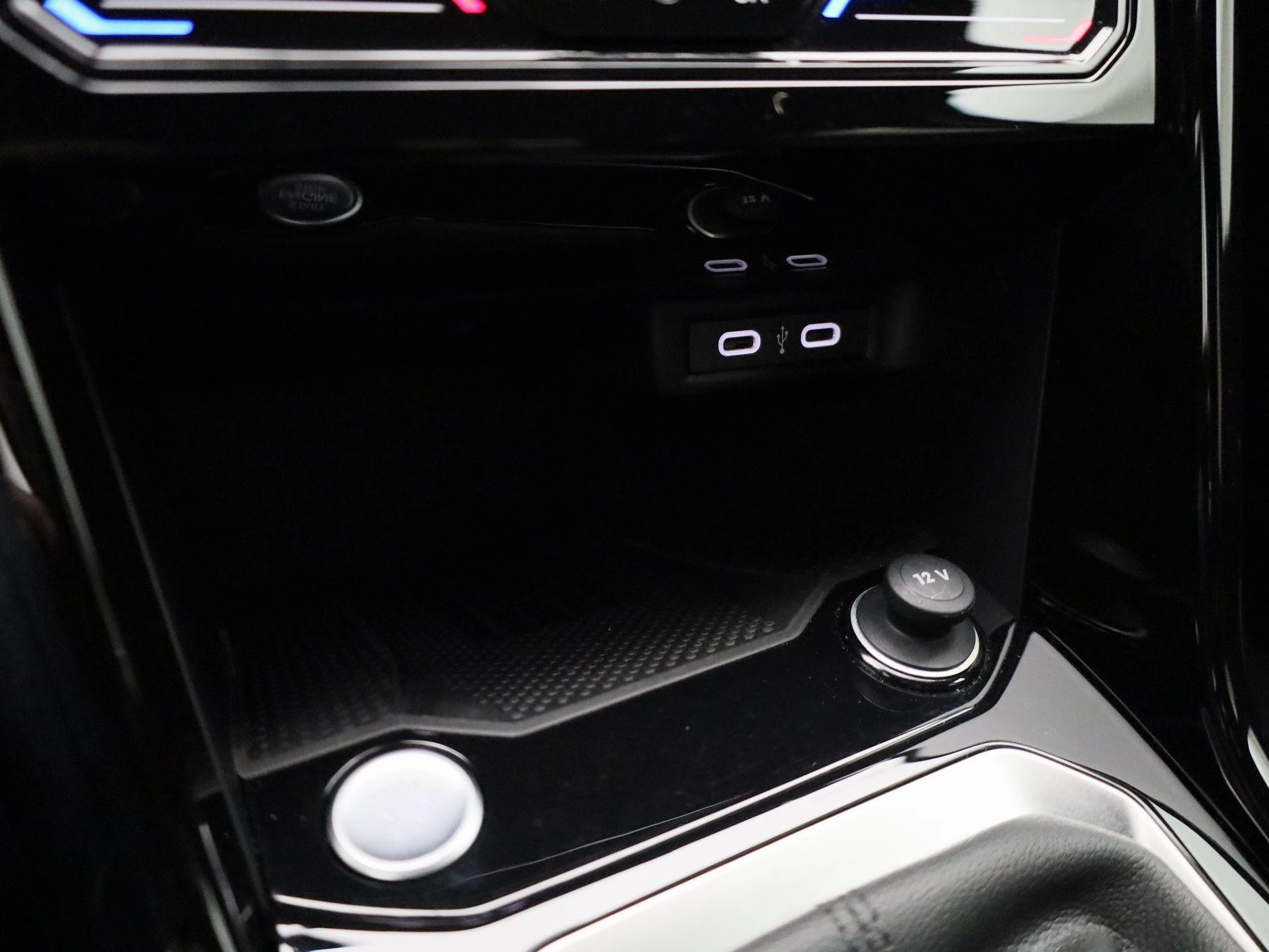 Volkswagen-T-Roc-image-32