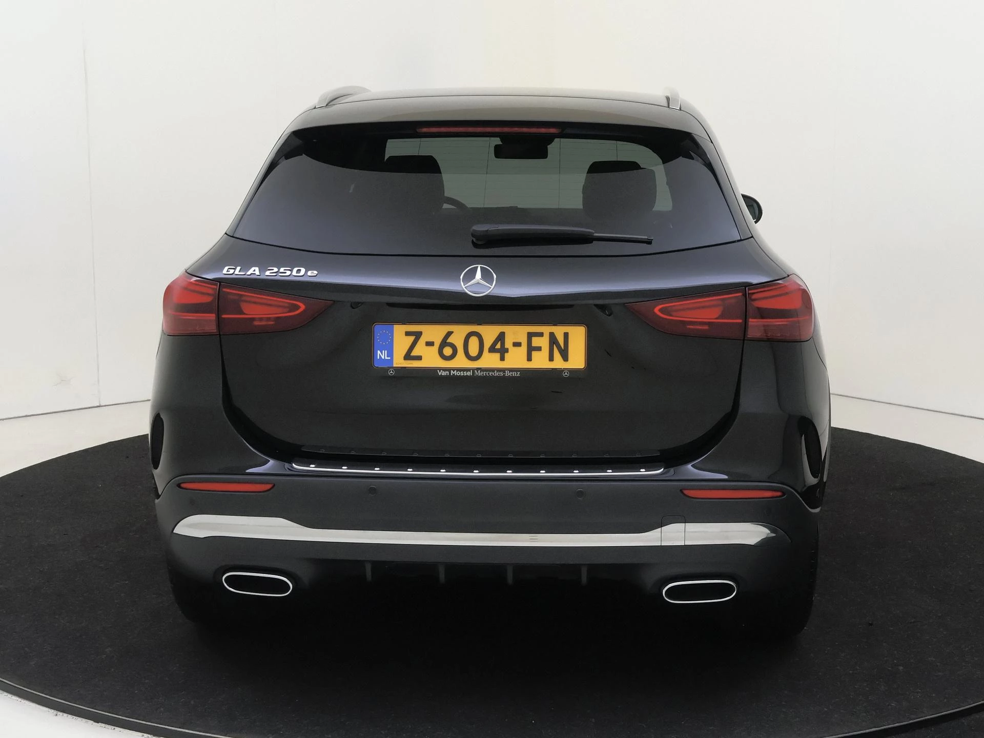 Mercedes-Benz-GLA-image-6
