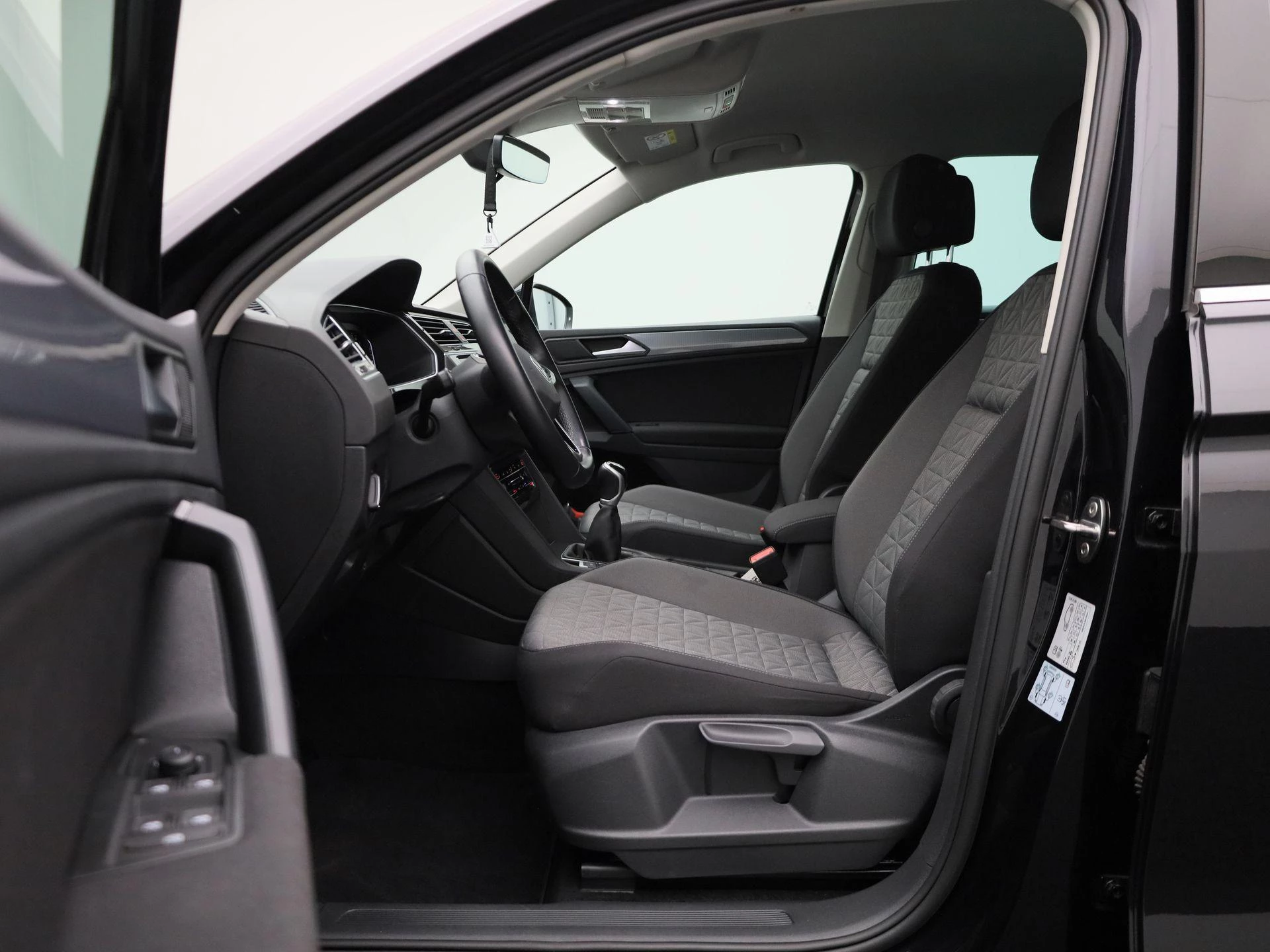 Volkswagen-Tiguan-image-10