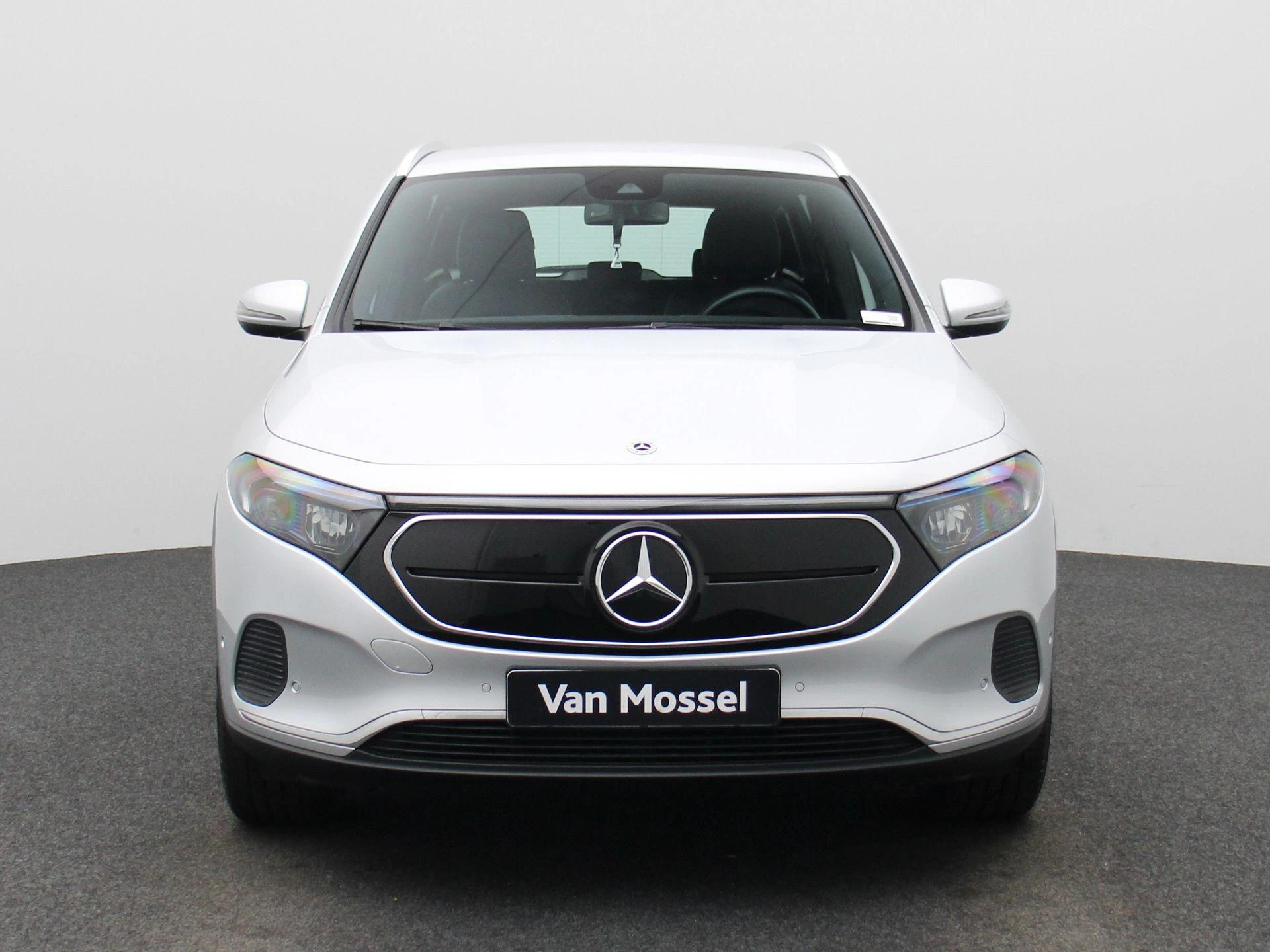 Mercedes-Benz-EQA-image-2