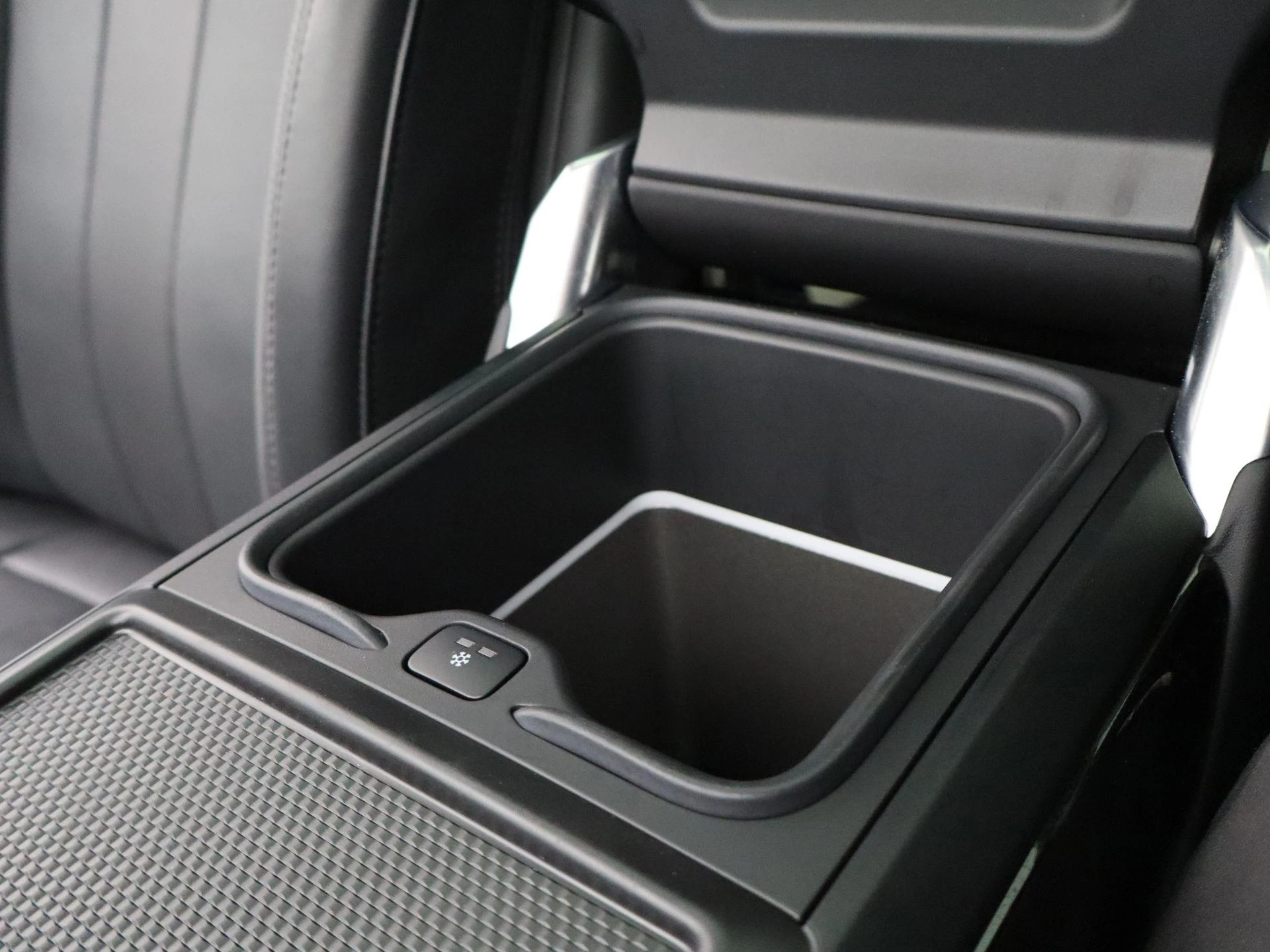 Land Rover-Range Rover-image-27