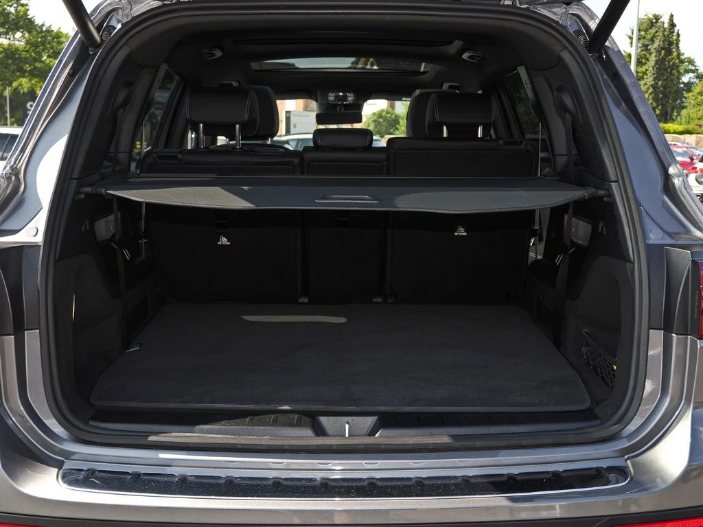 Mercedes-Benz-GLB 200 d-image-16