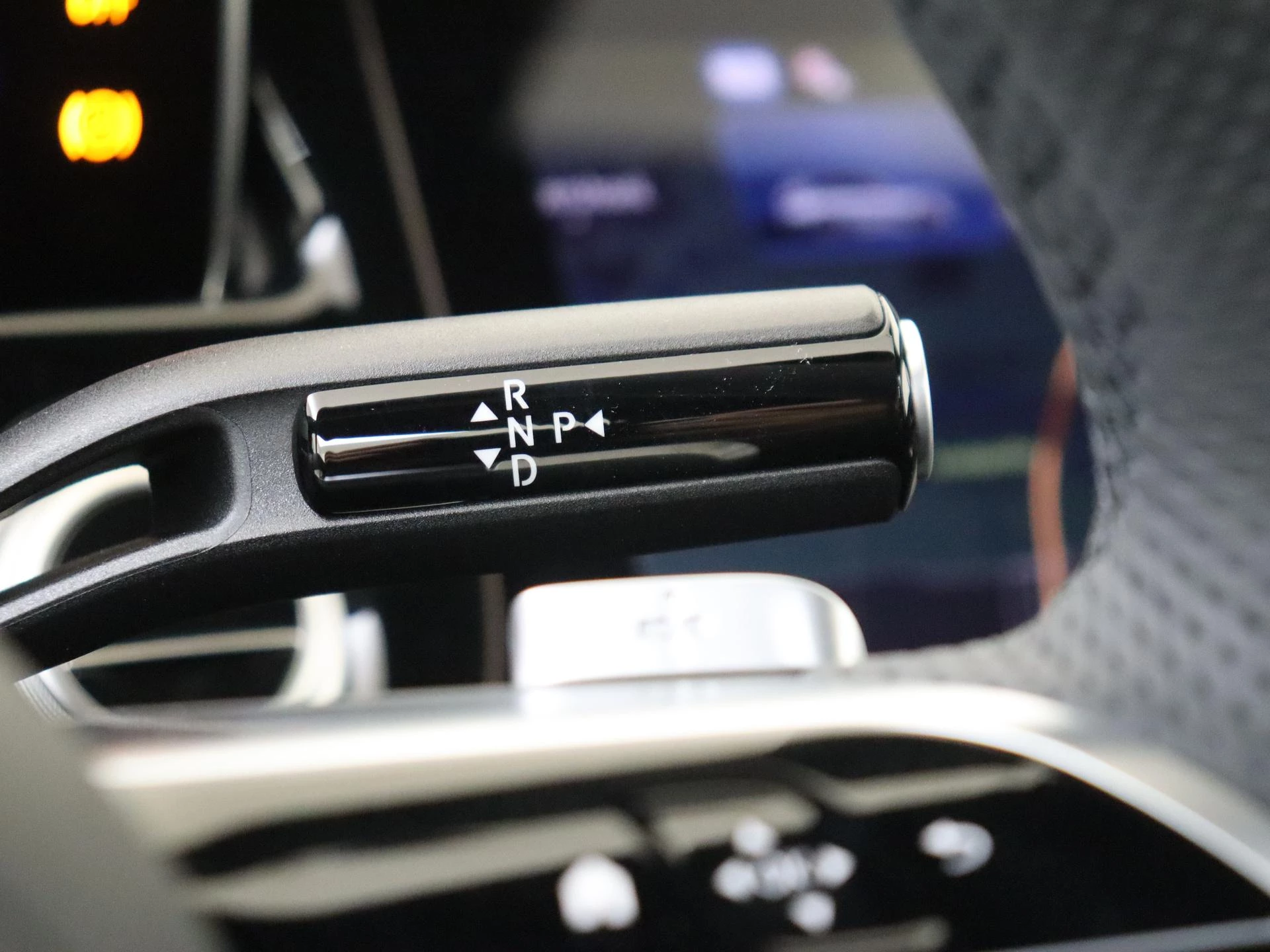 Mercedes-Benz-E-Klasse-image-14