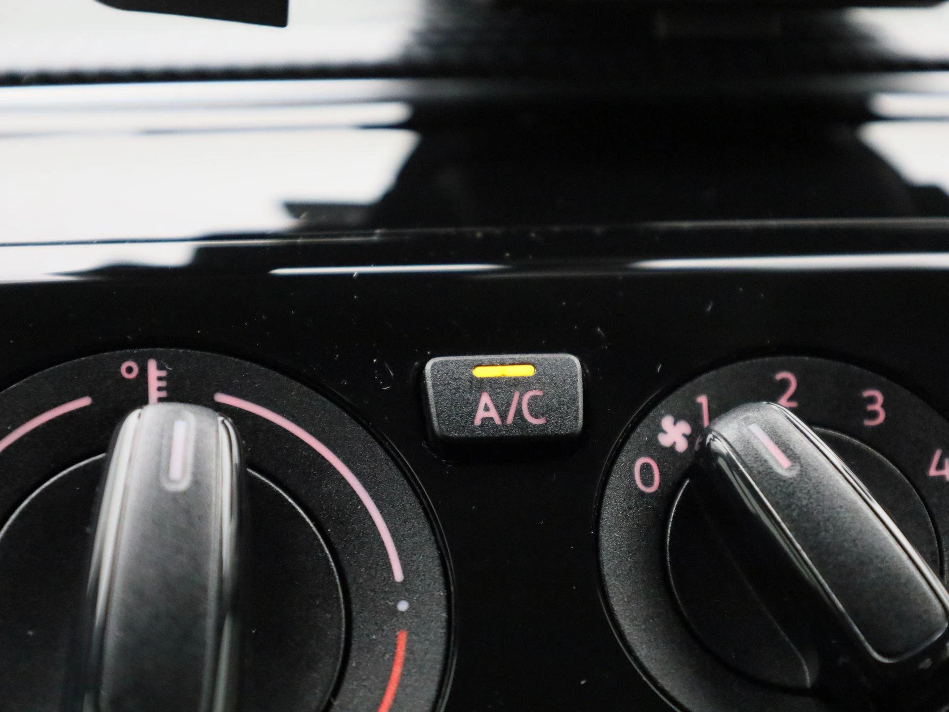 Volkswagen-up!-image-18