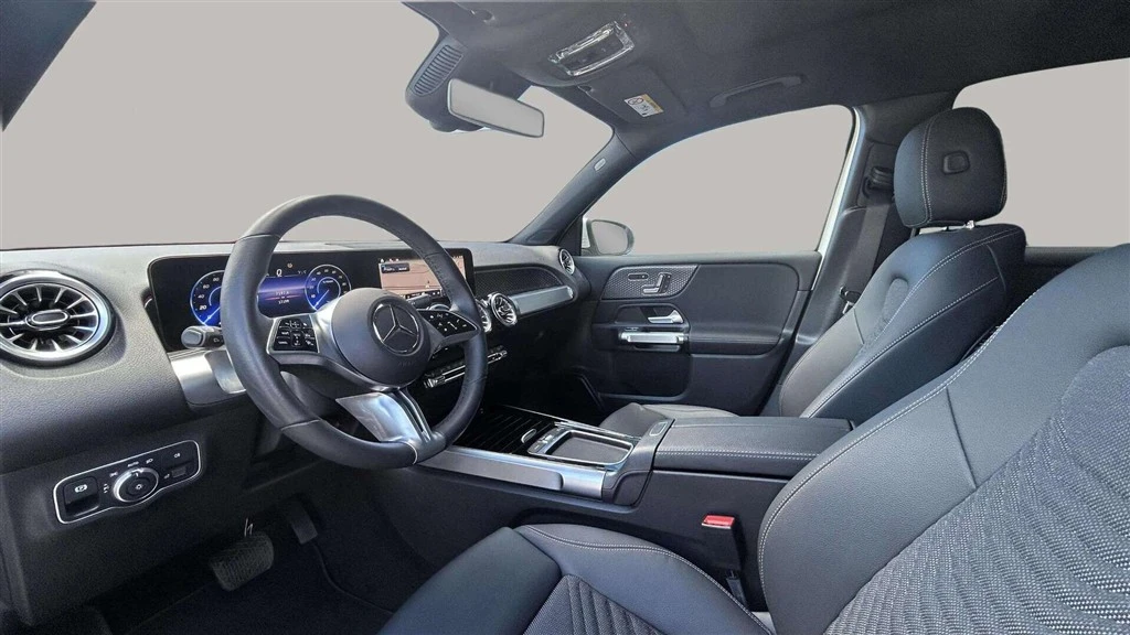 Mercedes-Benz-EQB-image-9