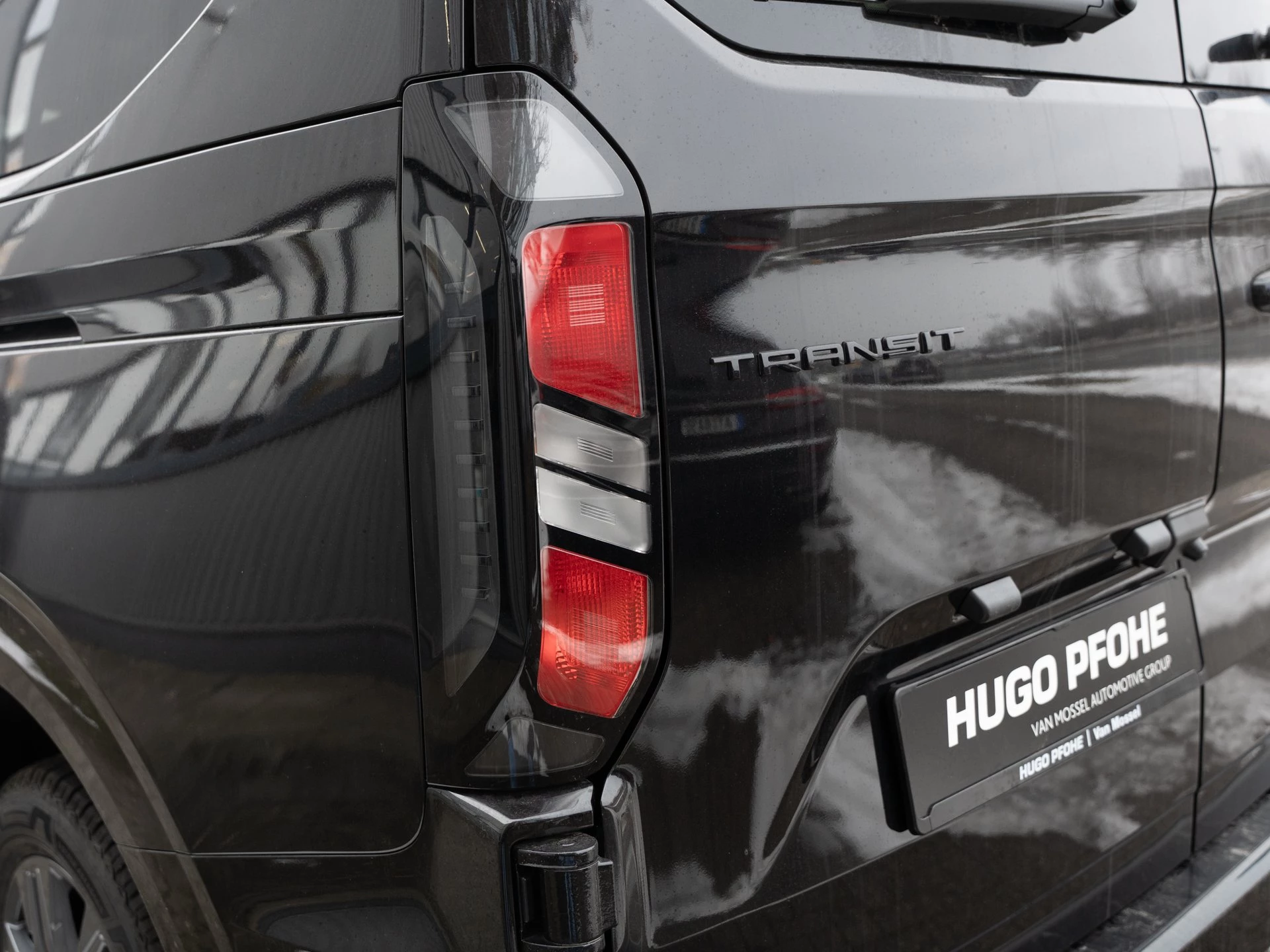 Ford Transit Custom Limited 2.0 EcoBlue 125kW 320 L2 Auto Turnier. 4-türig