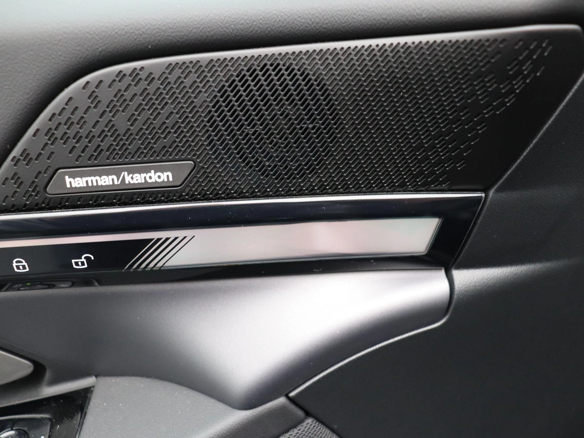 BMW-i5-image-12