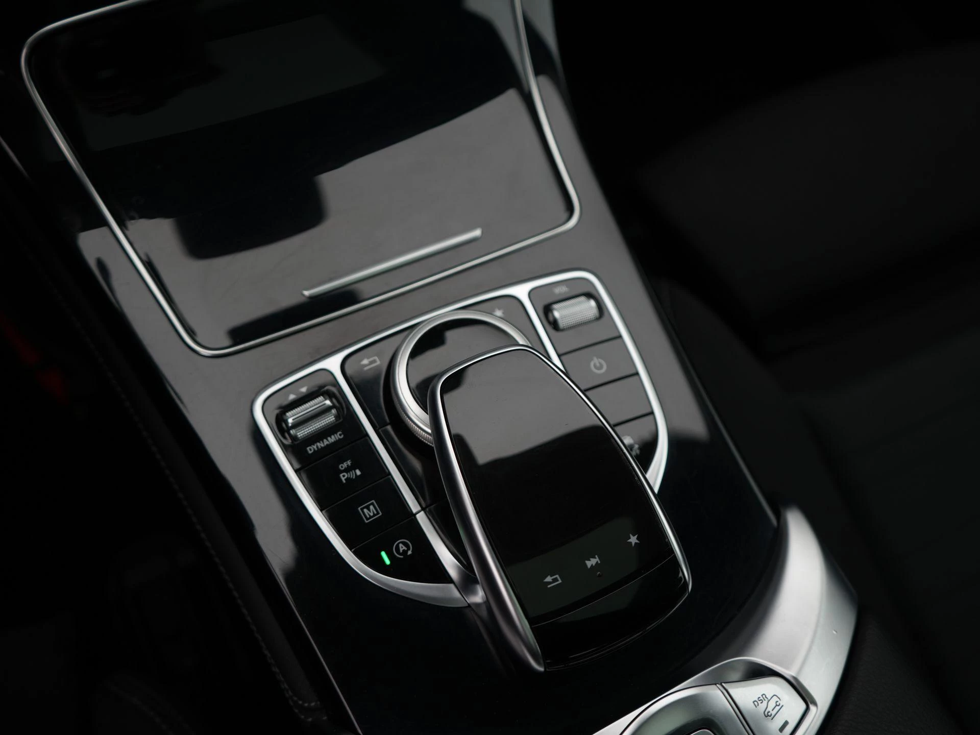 Mercedes-Benz-GLC-image-30