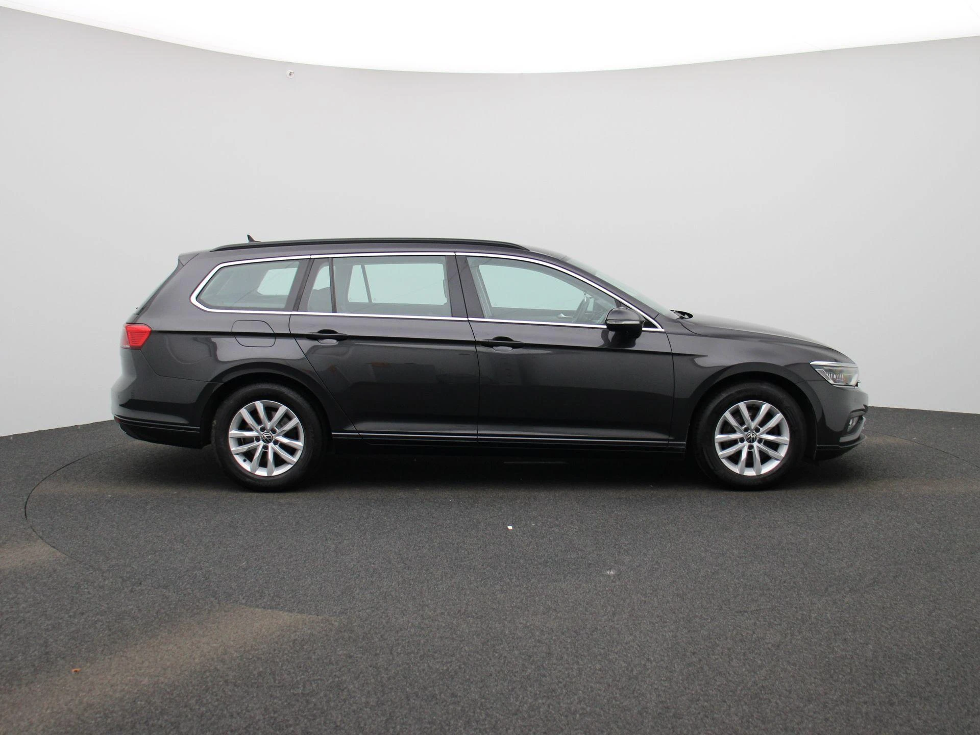 Volkswagen-Passat-image-5