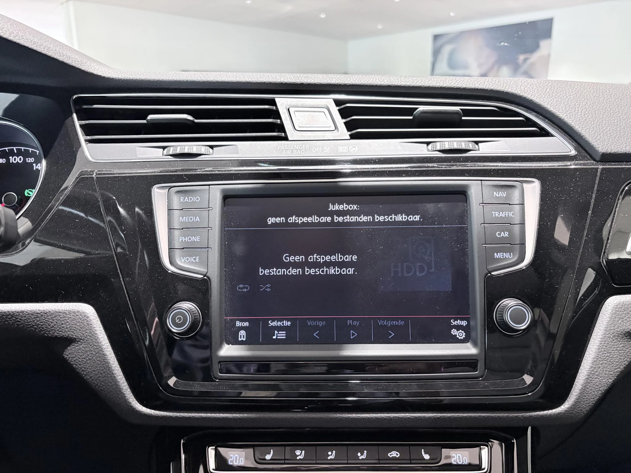 Volkswagen-Touran-image-26