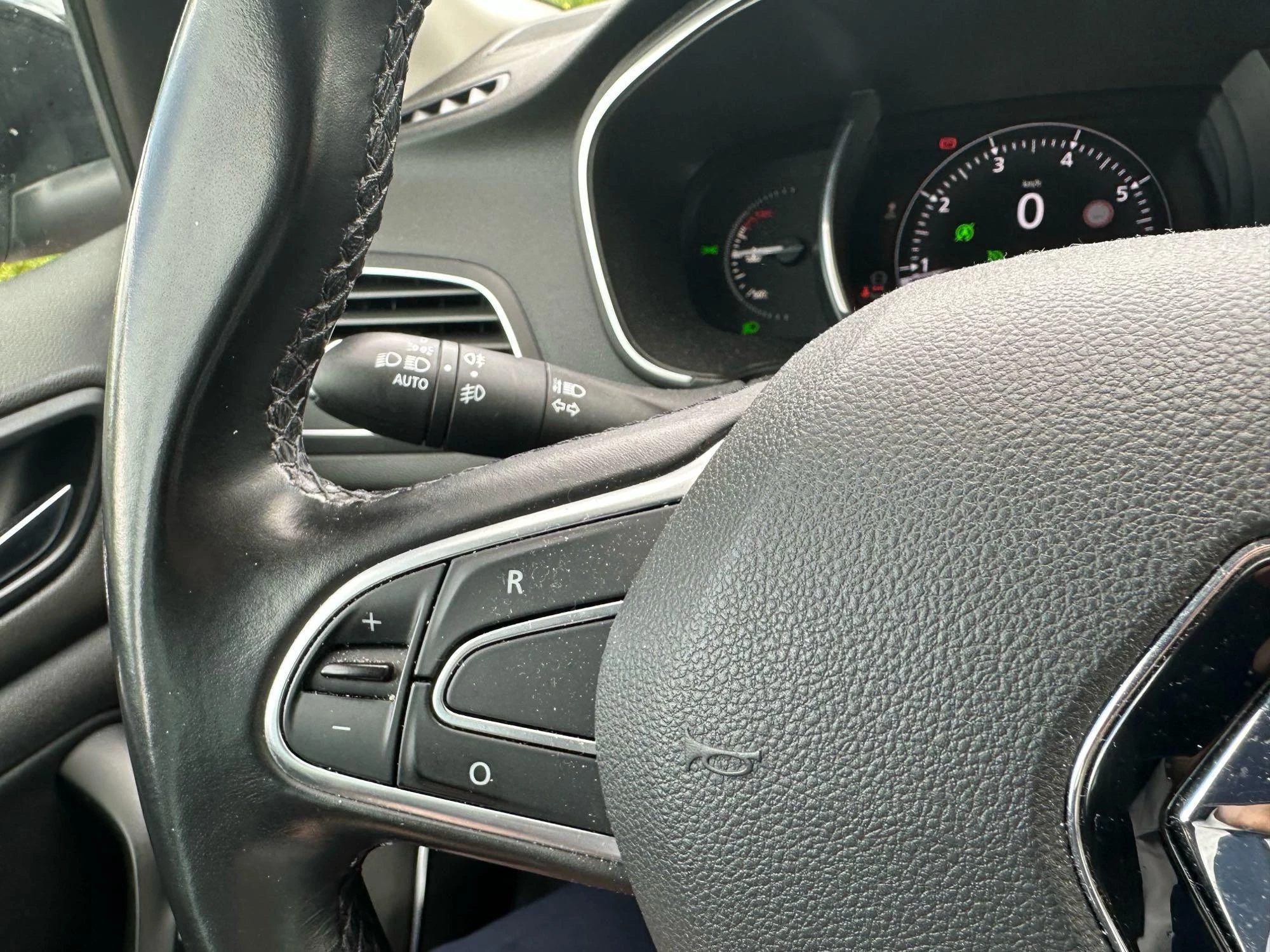 Renault-Mégane Estate-image-12