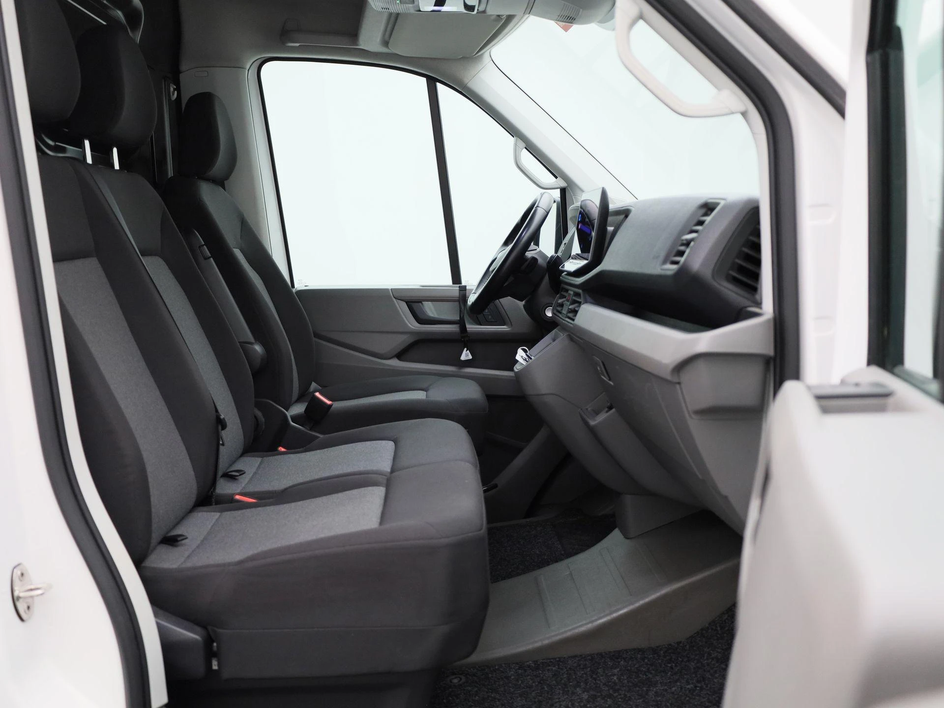 Volkswagen-Crafter-image-11