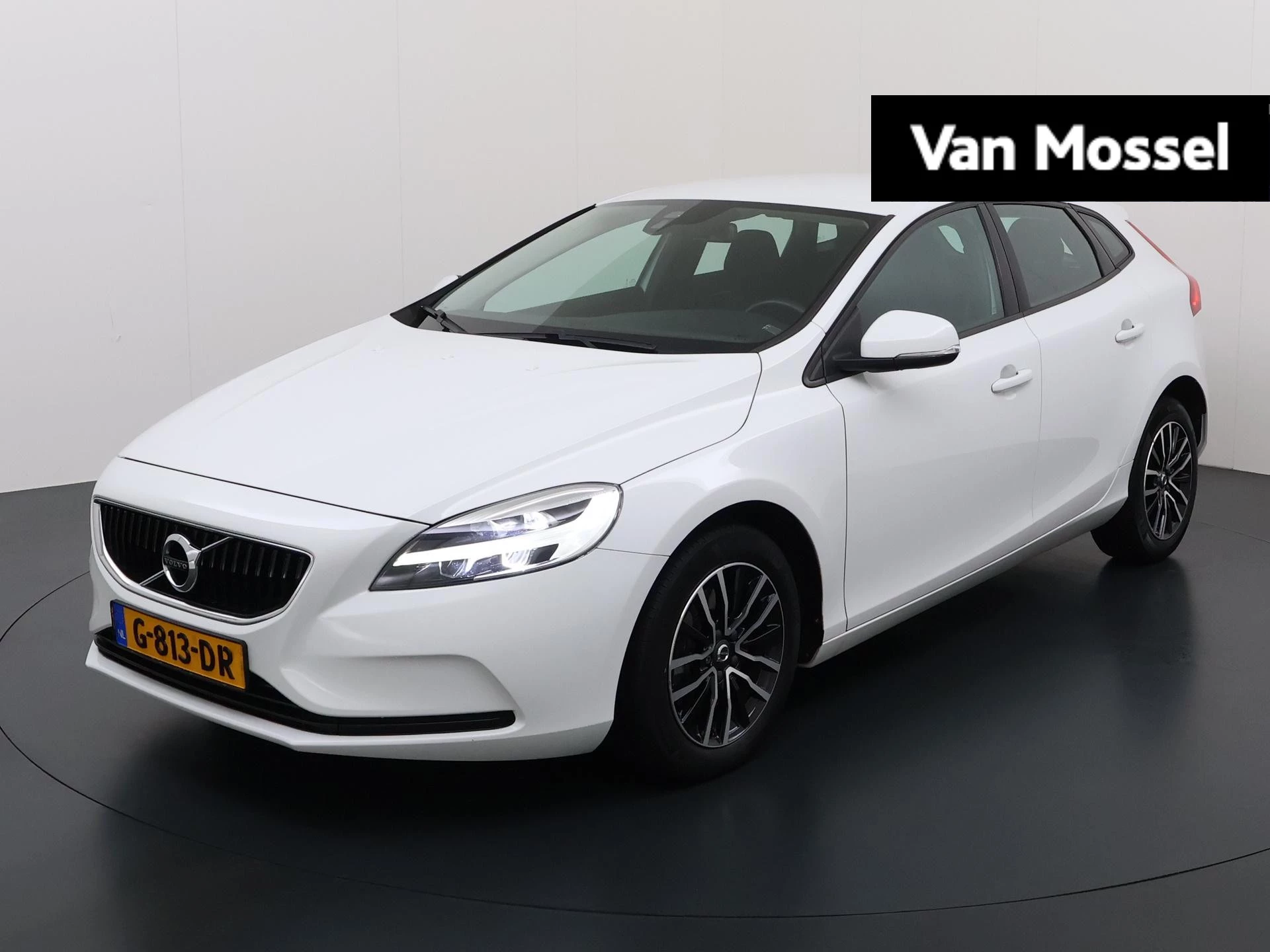 Volvo-V40-image-0