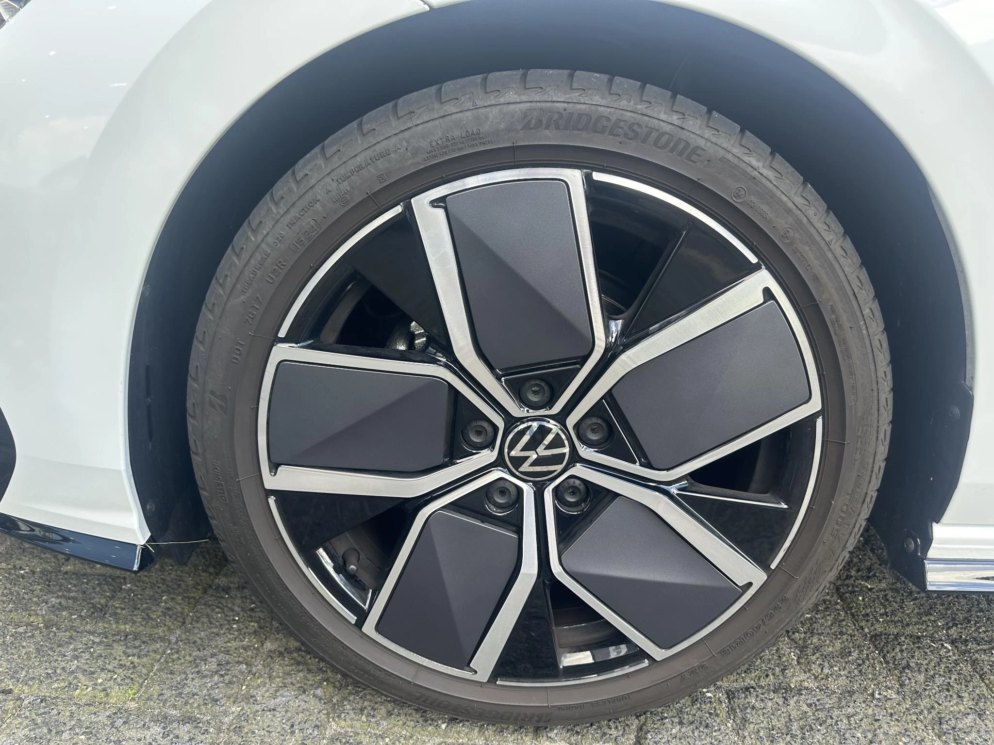 Volkswagen-Golf-image-3