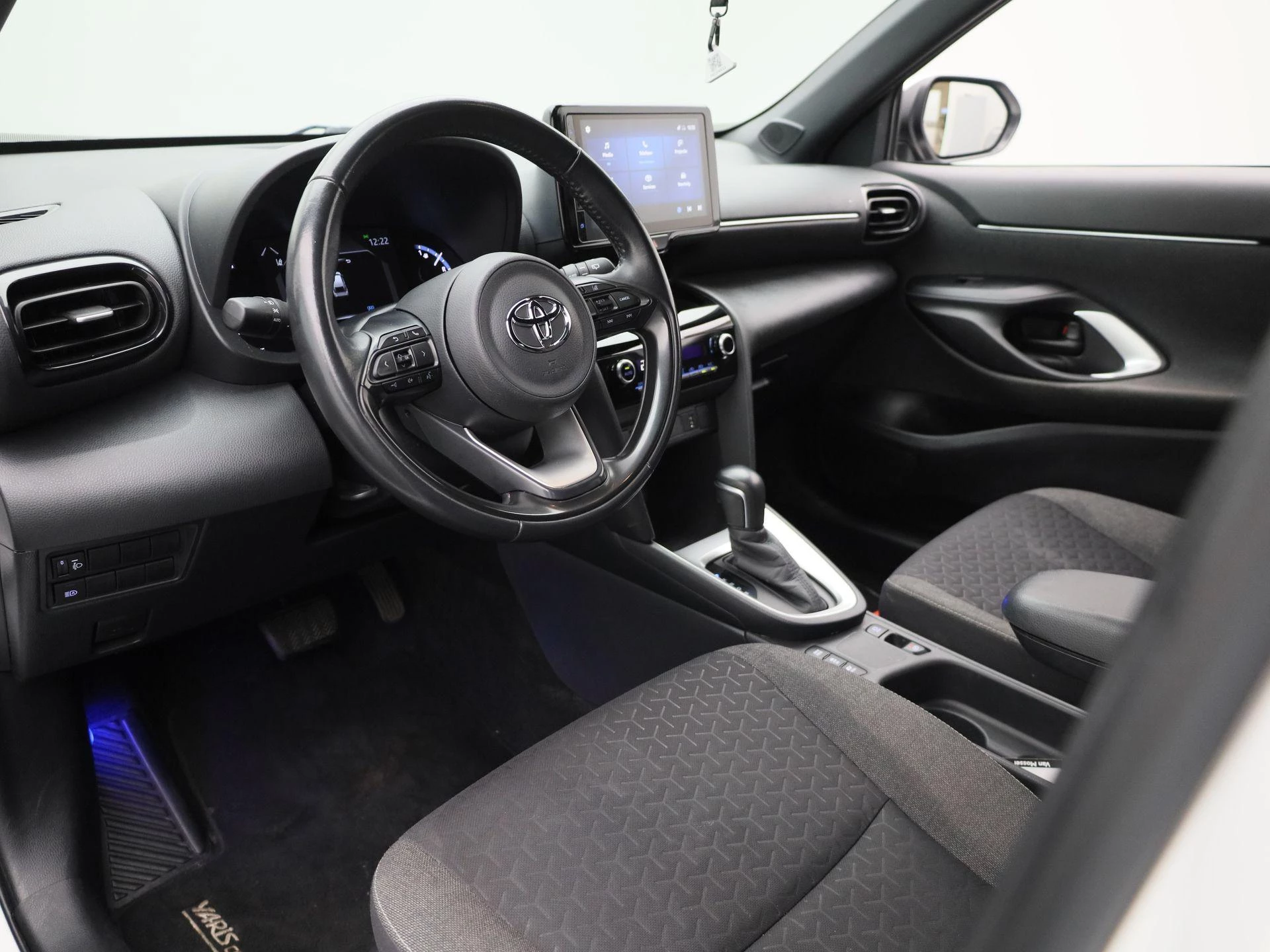Toyota-Yaris Cross-image-15