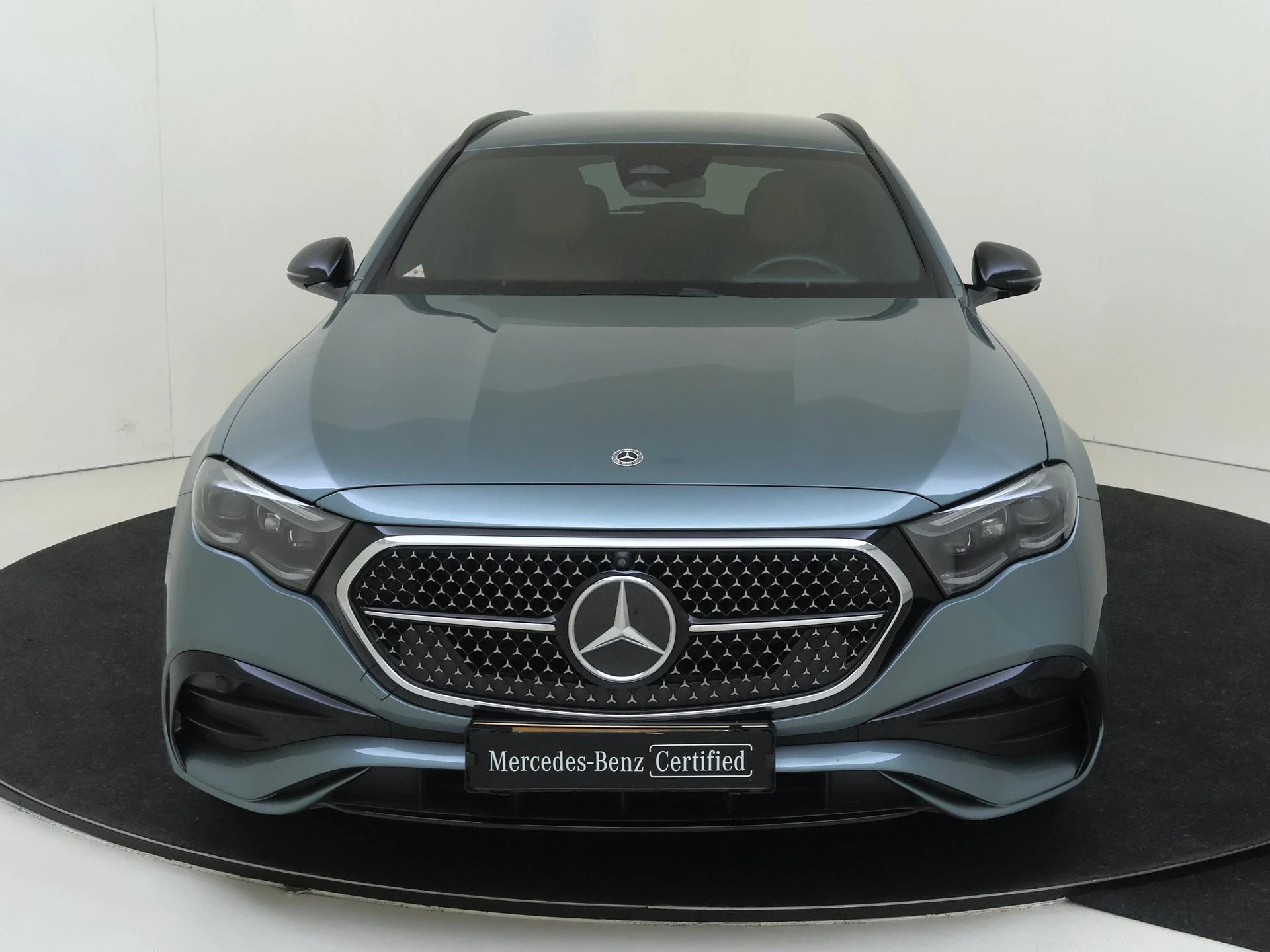 Mercedes-Benz-E-Klasse-image-5