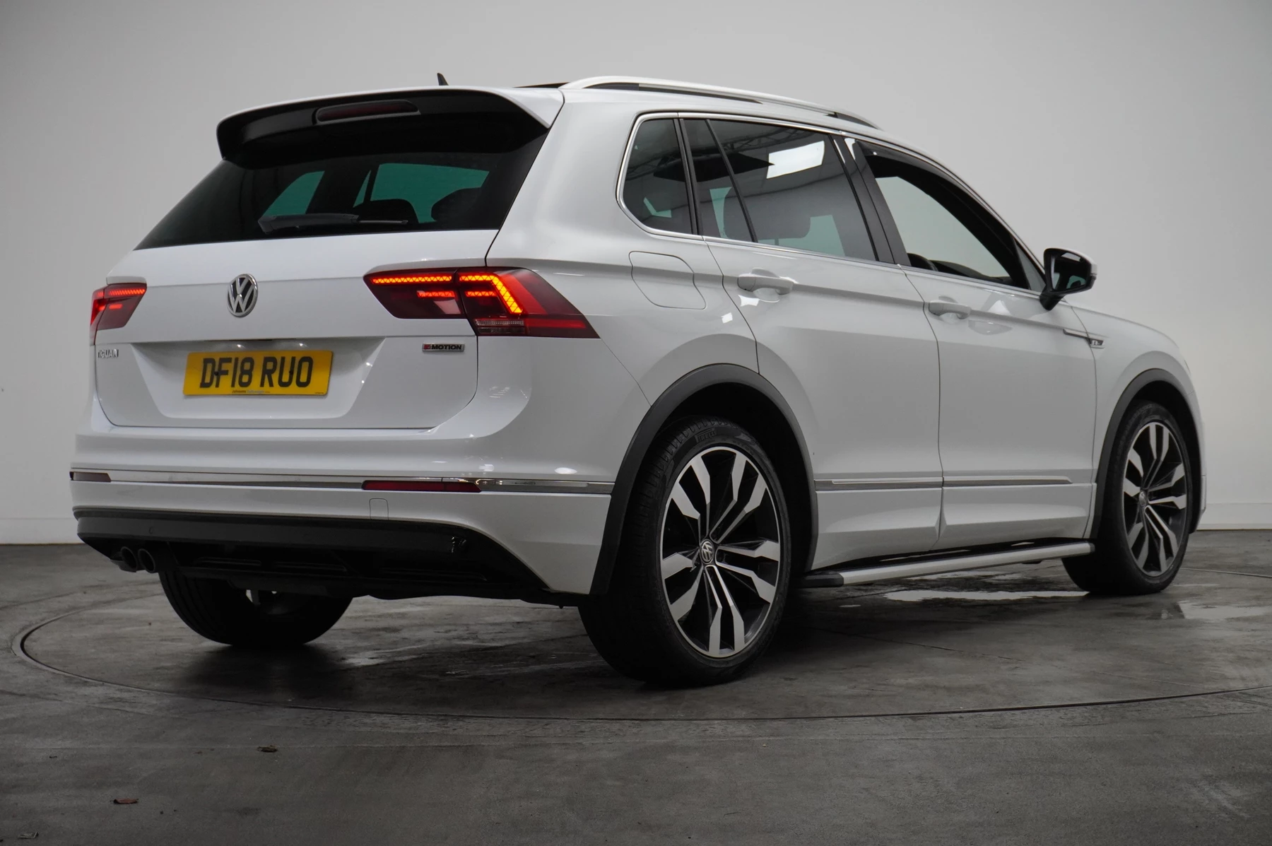 Volkswagen-Tiguan-image-16