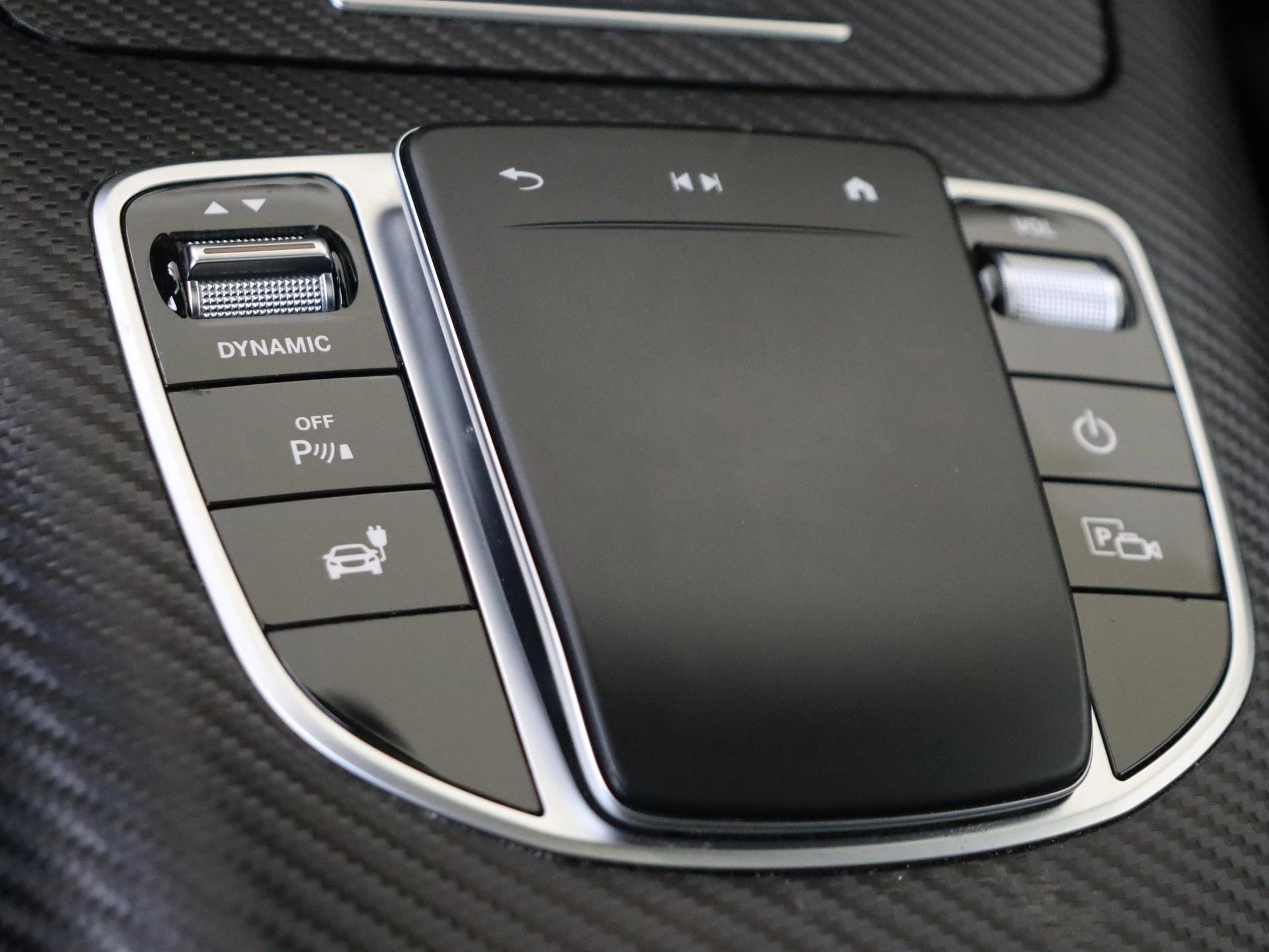 Mercedes-Benz-EQC-image-20