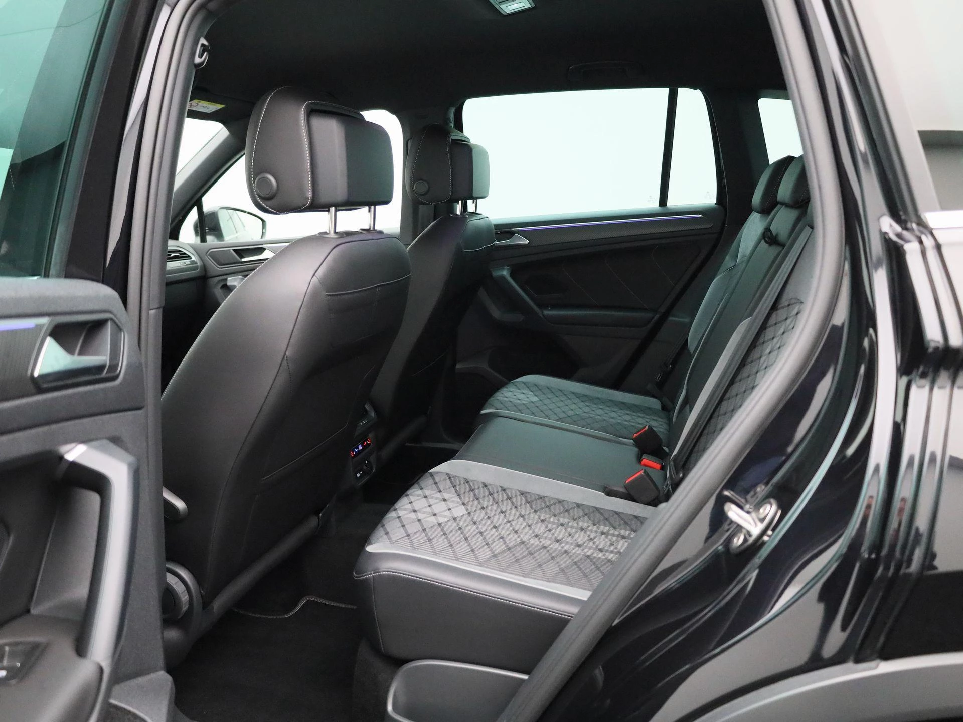 Volkswagen-Tiguan-image-9