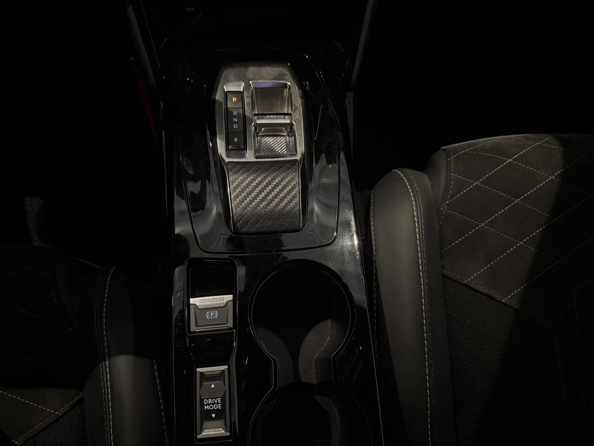 Peugeot-e-208-image-13