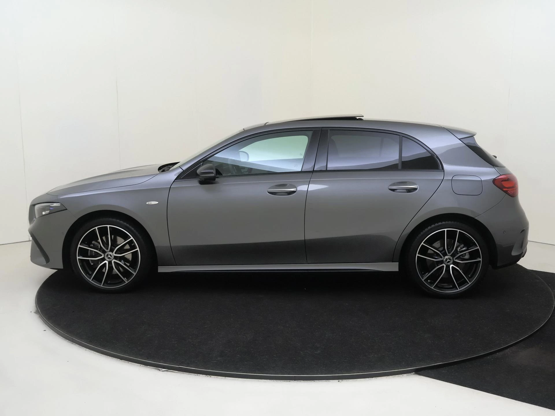 Mercedes-Benz A-Klasse 250 e Business Solution AMG
