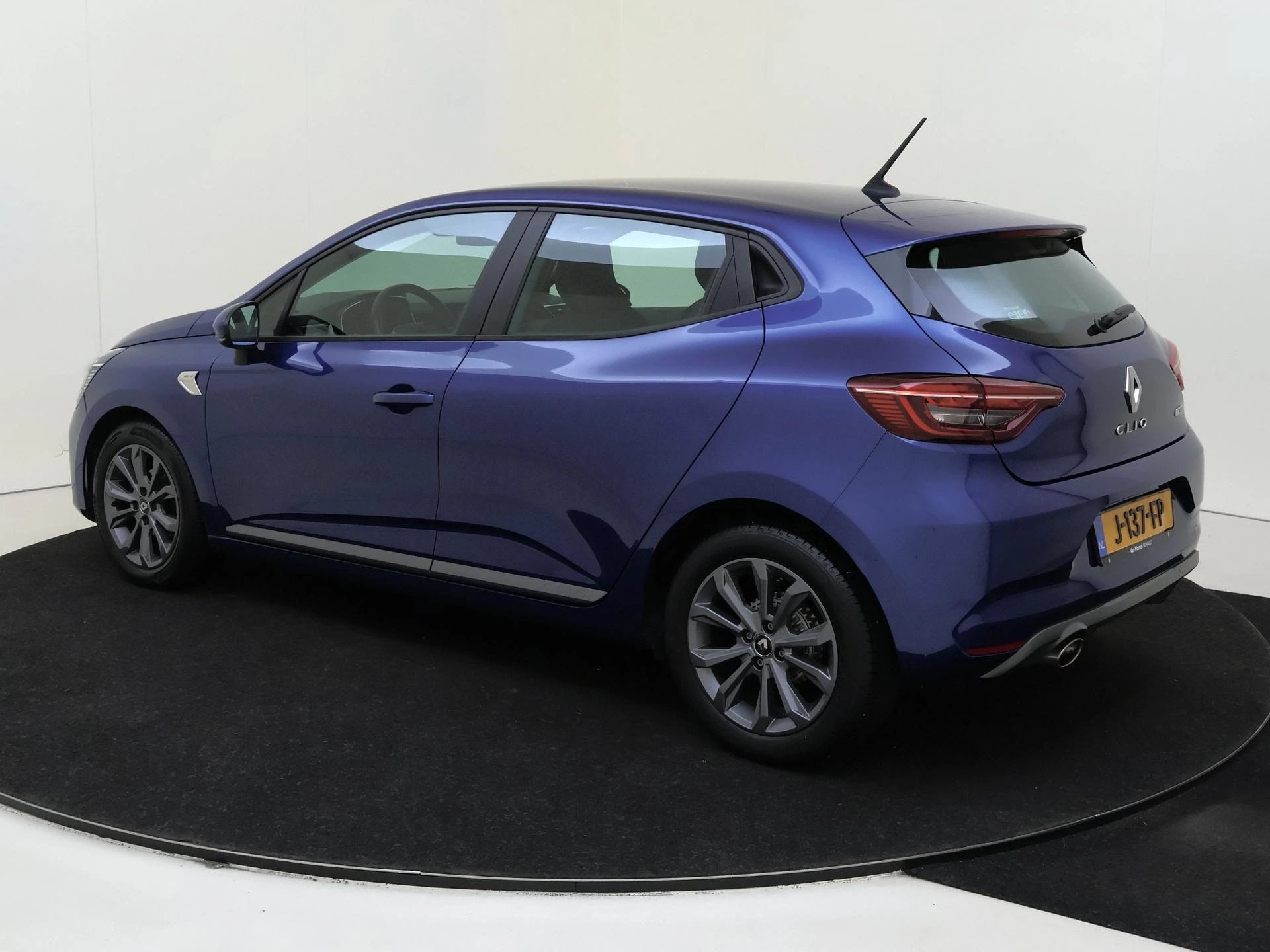 Renault-Clio-image-2