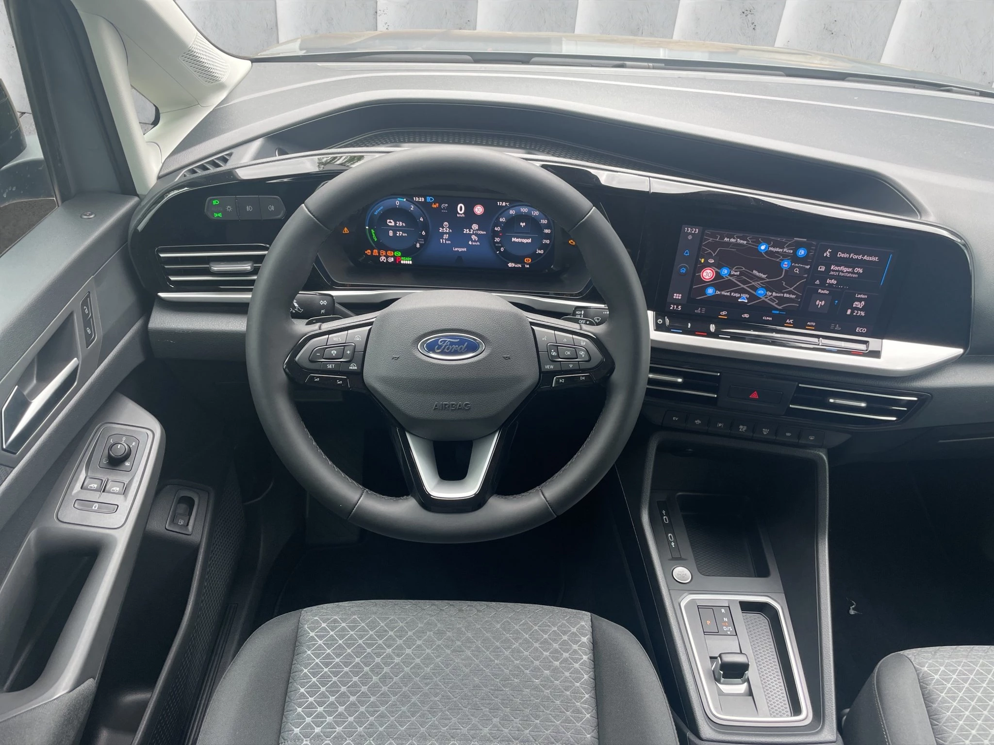 Ford Tourneo Connect Titanium Langer Radstand (L2). Grand 1.5 l EcoBoost PHEV. 6-Gang-Automatikgetriebe.