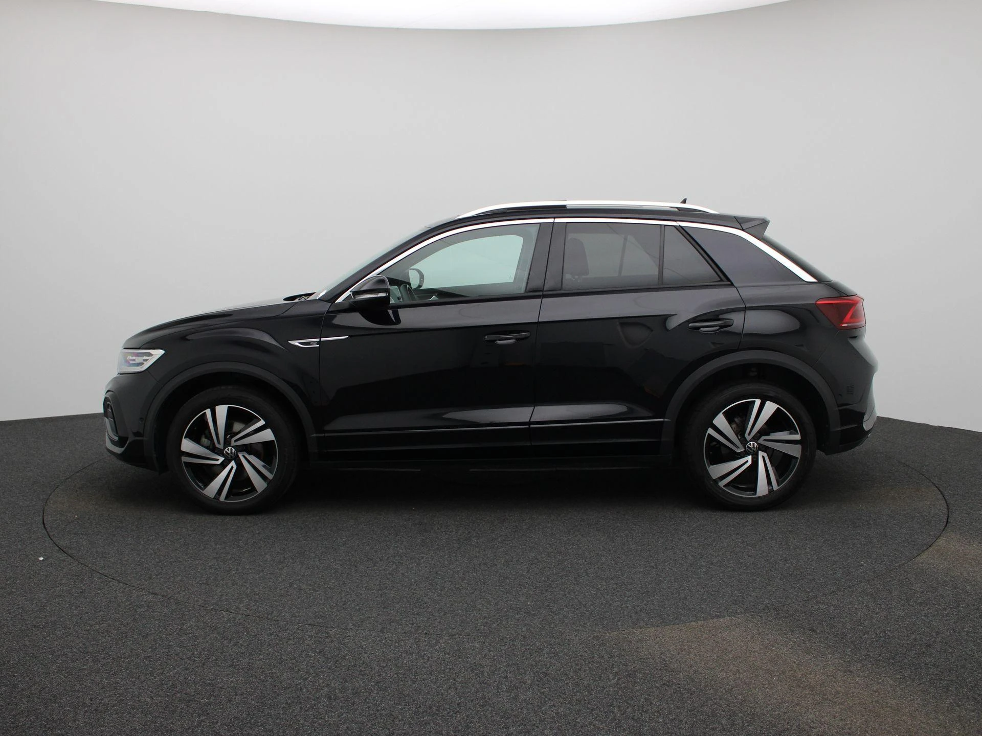 Volkswagen-T-Roc-image-3