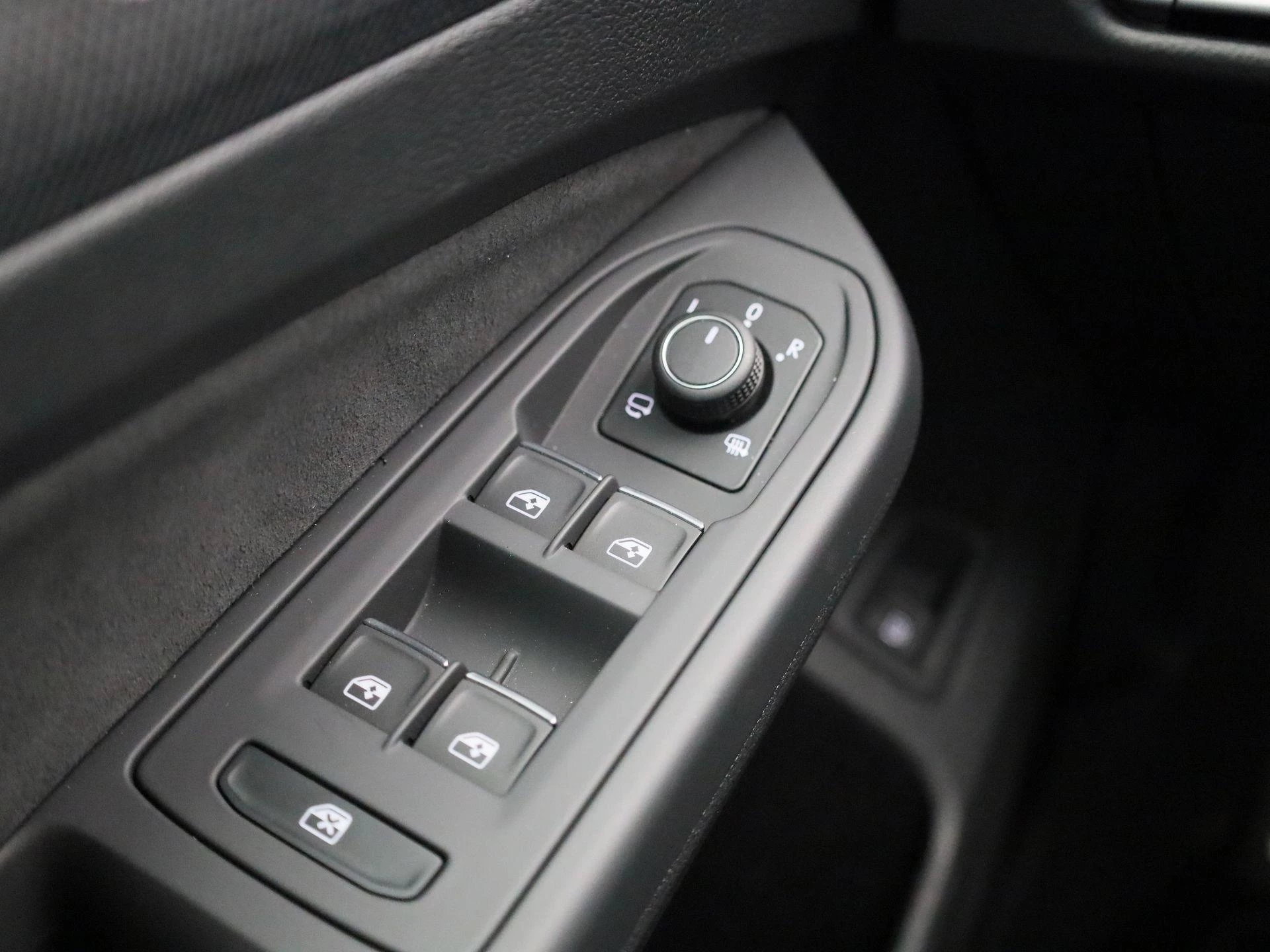 Volkswagen-Golf-image-21