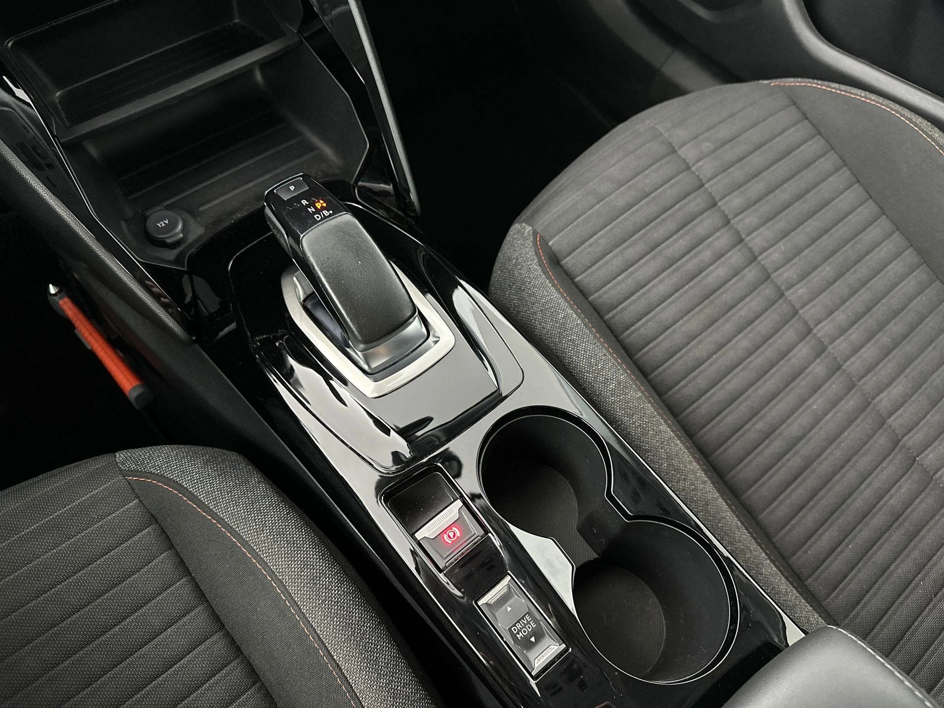 Peugeot-e-2008-image-19