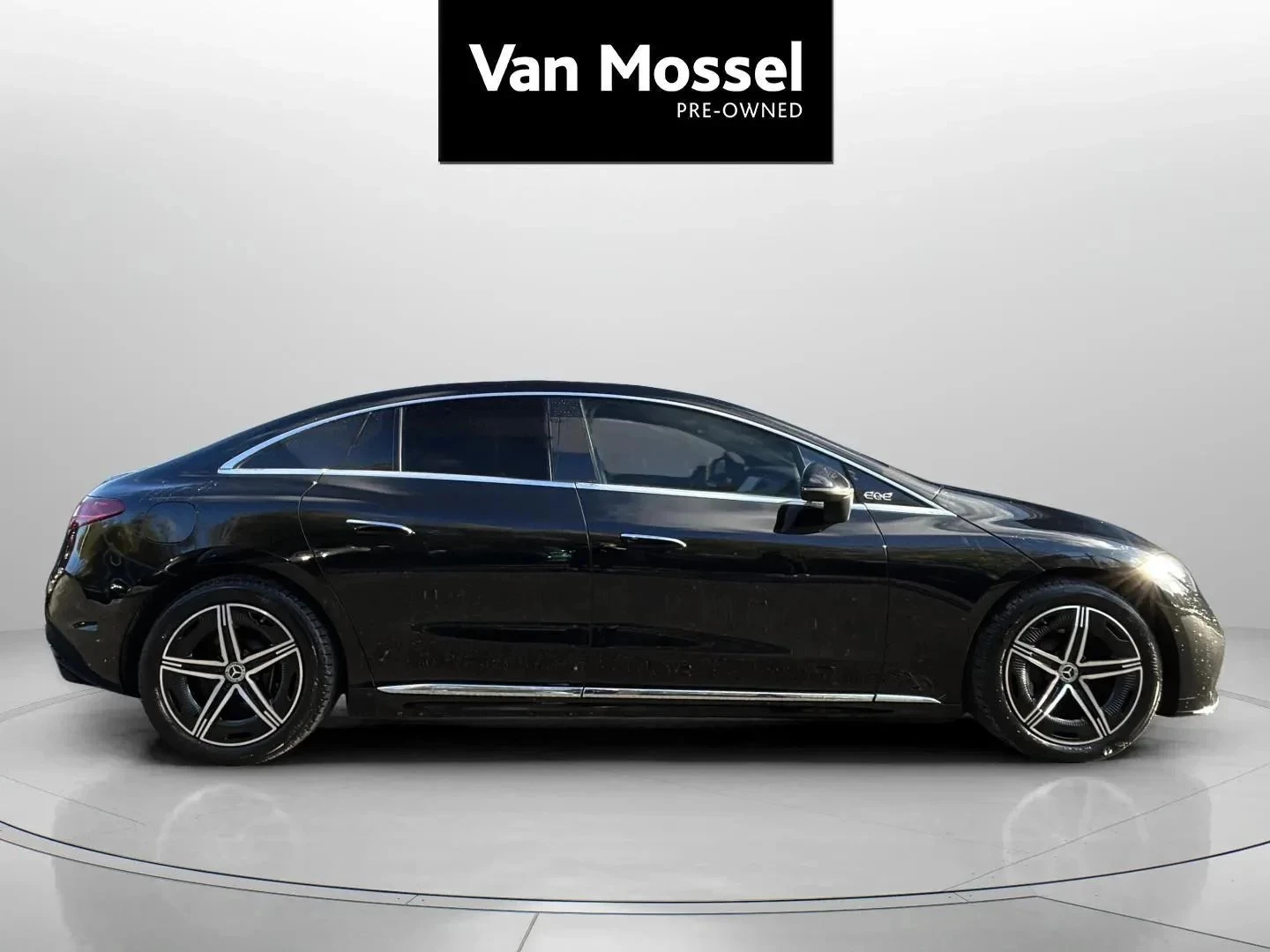 Mercedes-Benz-EQE-image-3