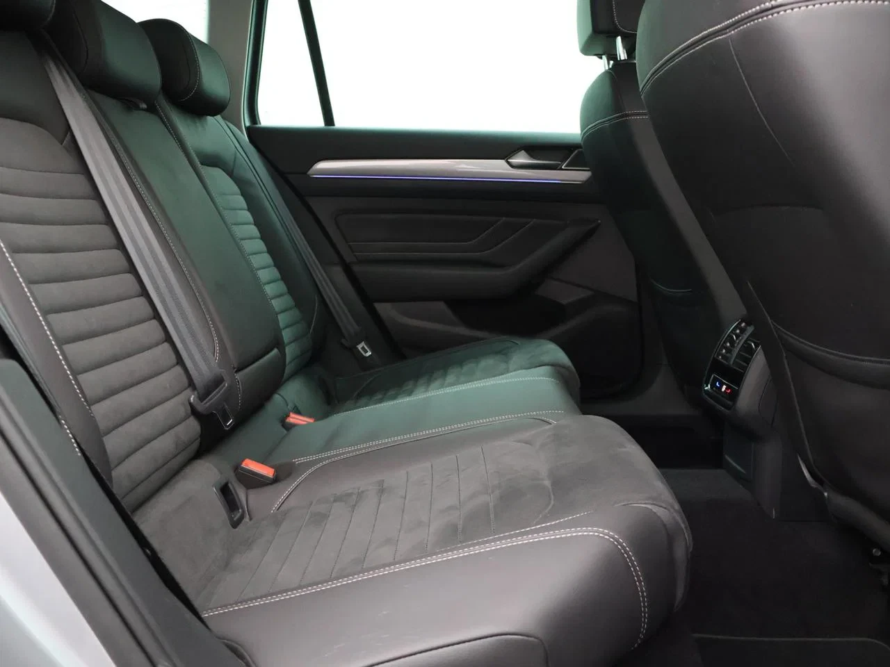 Volkswagen-Passat-image-6