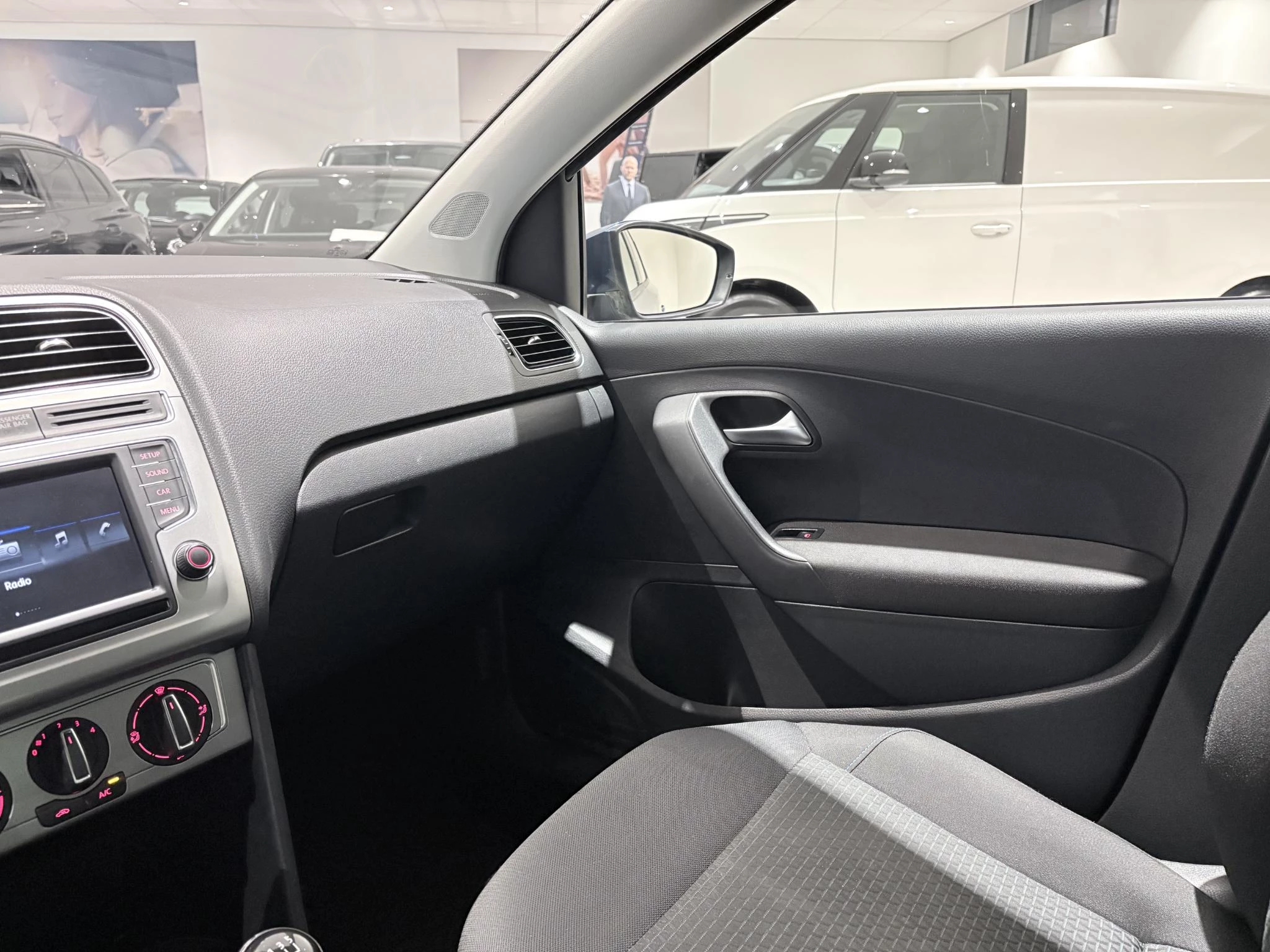 Volkswagen-Polo-image-25