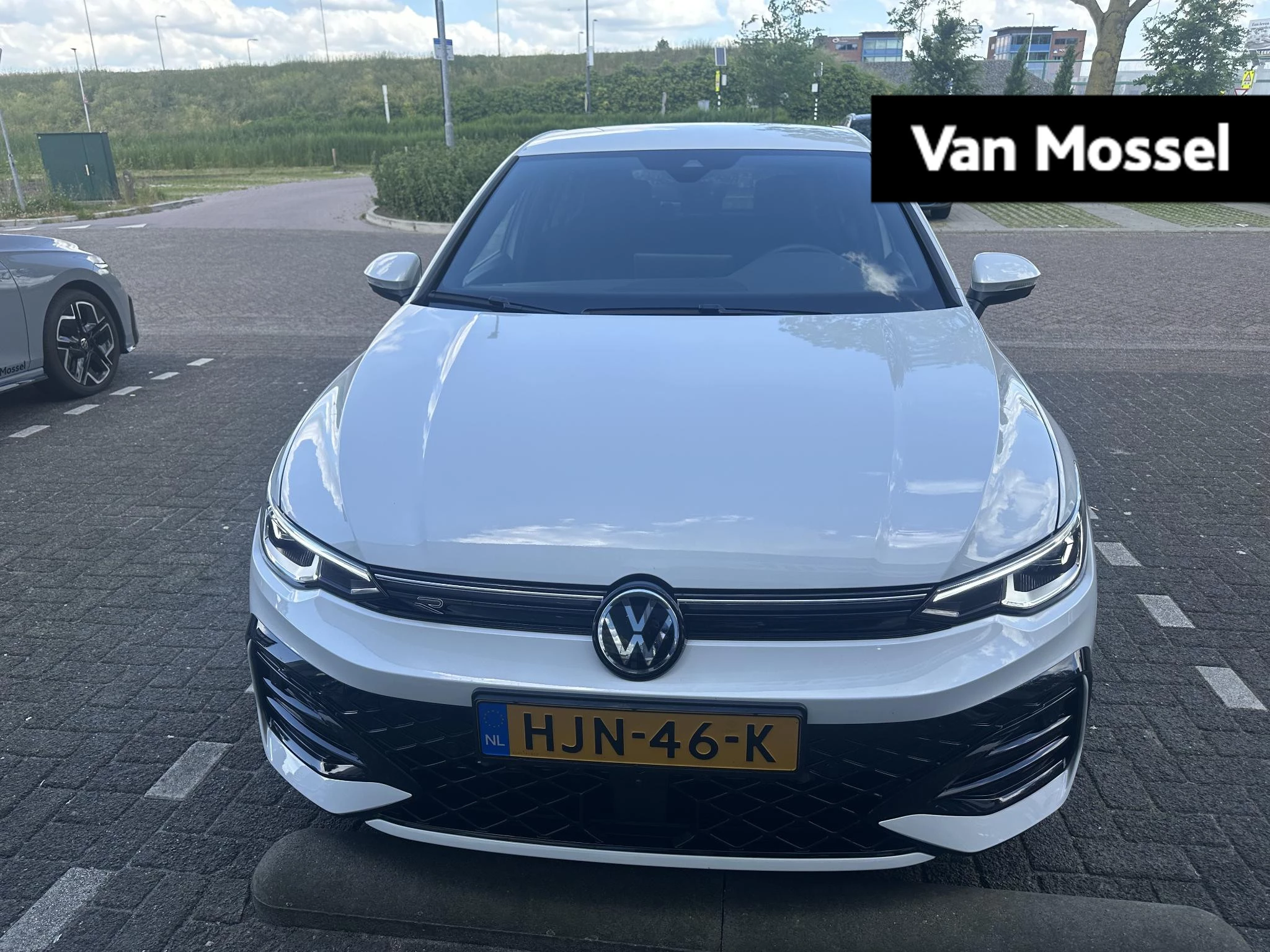 Volkswagen-Golf-image-0