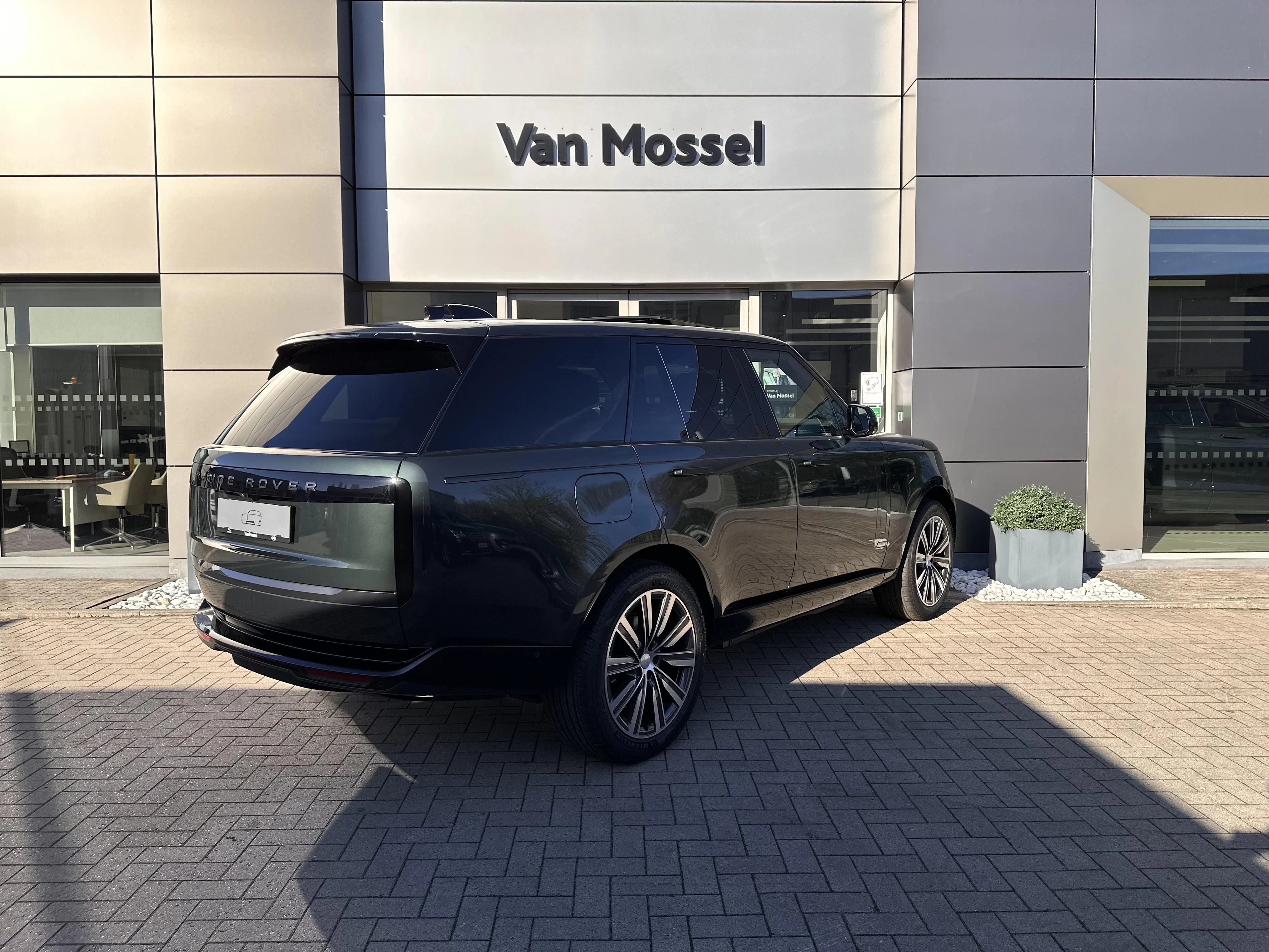 Land Rover-Range Rover-image-6