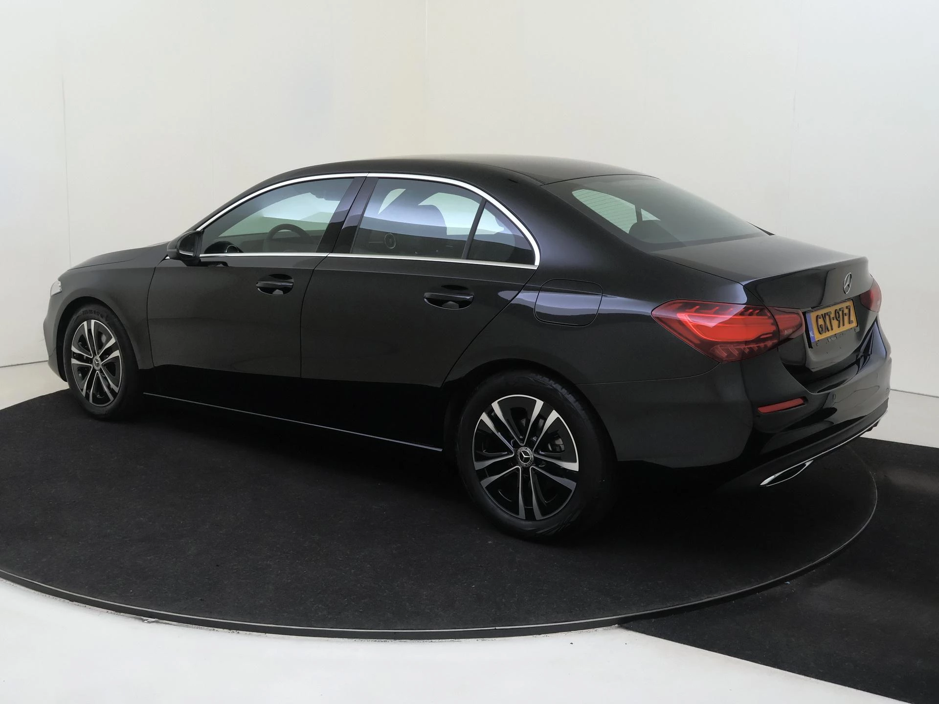 Mercedes-Benz-A-Klasse-image-2