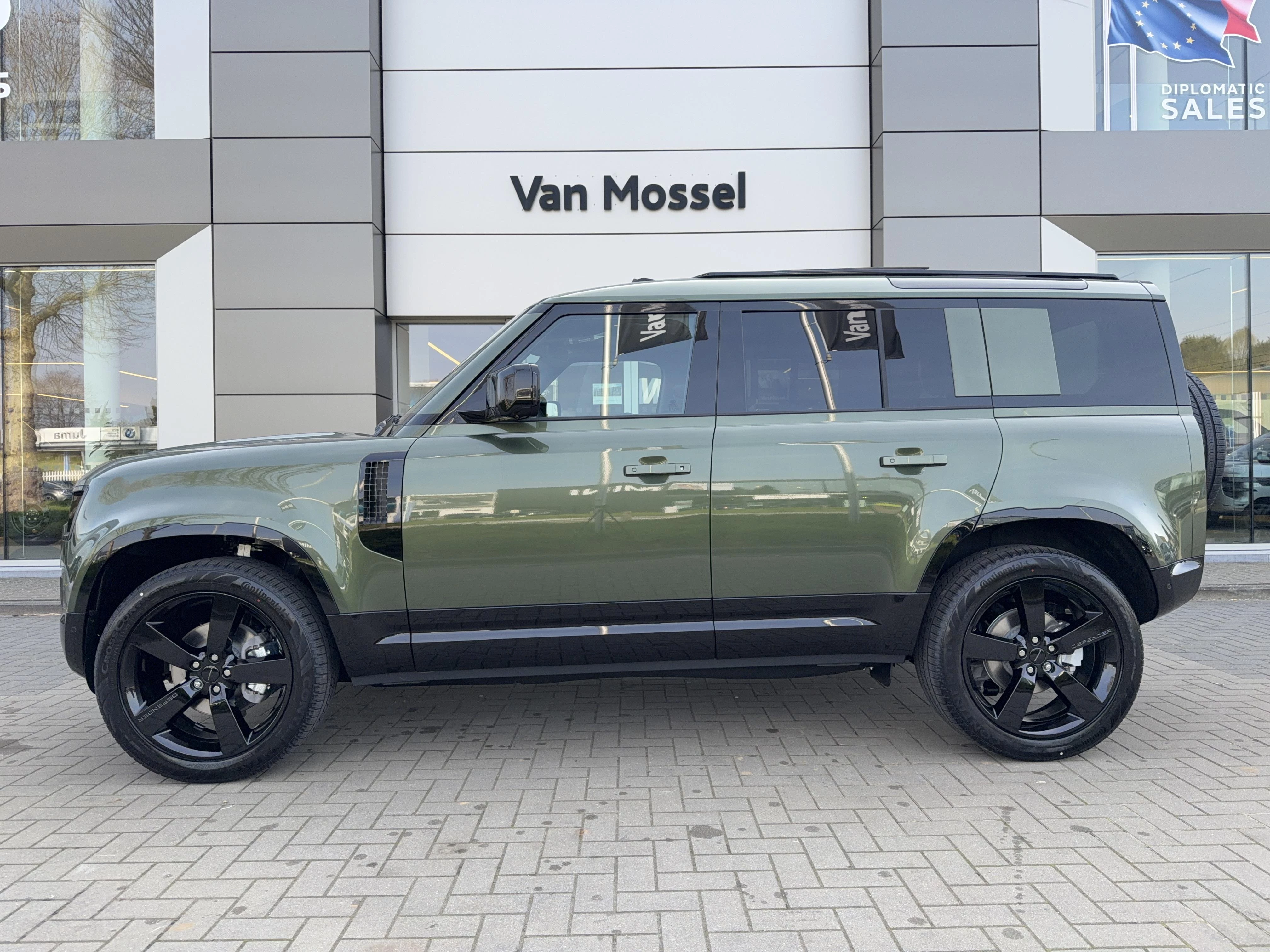 Land Rover Defender 110 D250 X-Dynamic SE AWD Auto. 26MY