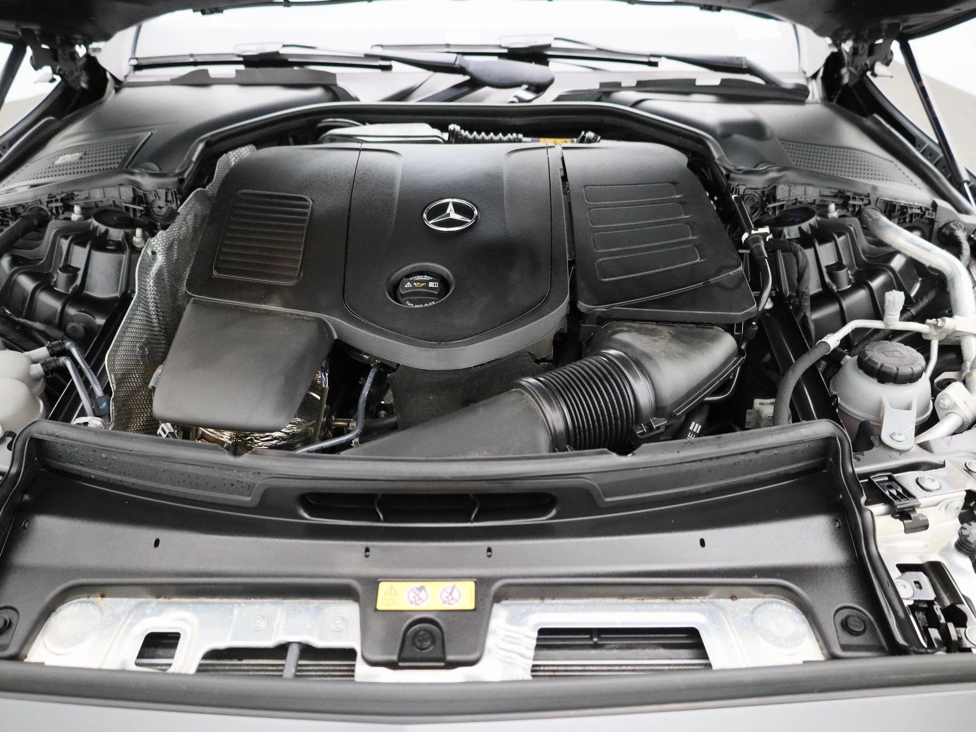 Mercedes-Benz-C-Klasse-image-38
