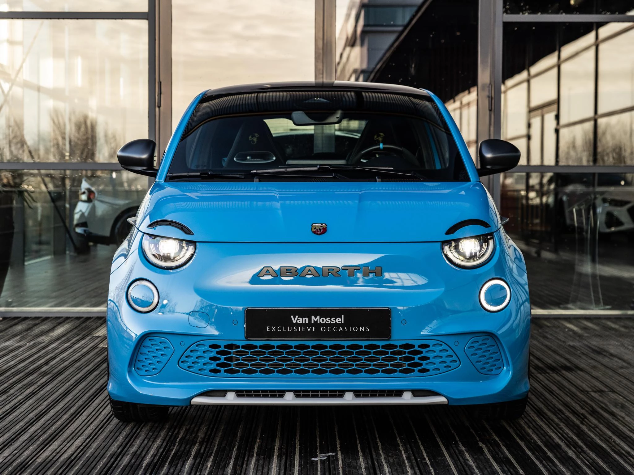 Abarth-500e-image-4
