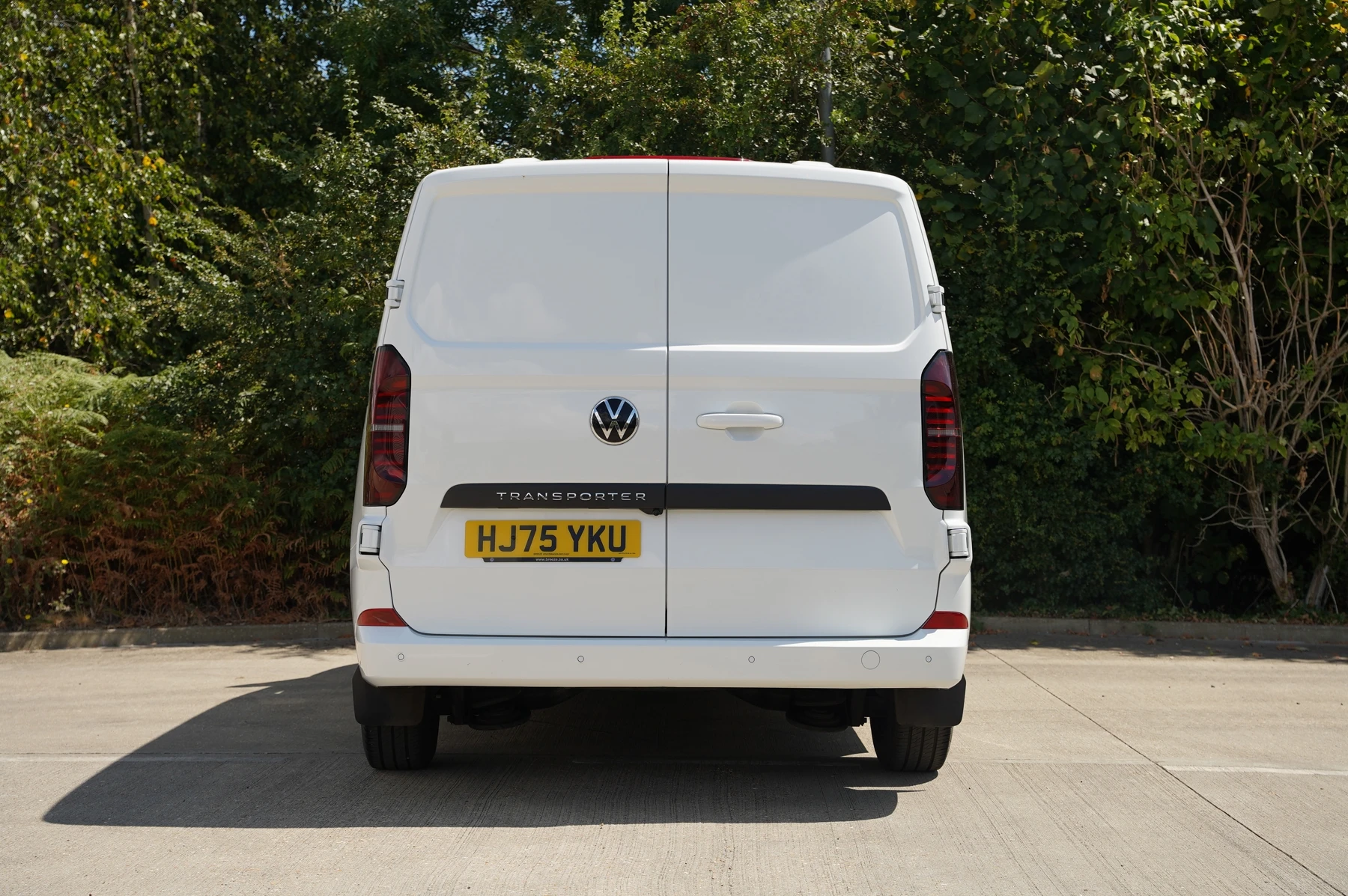 Volkswagen-Transporter-image-10